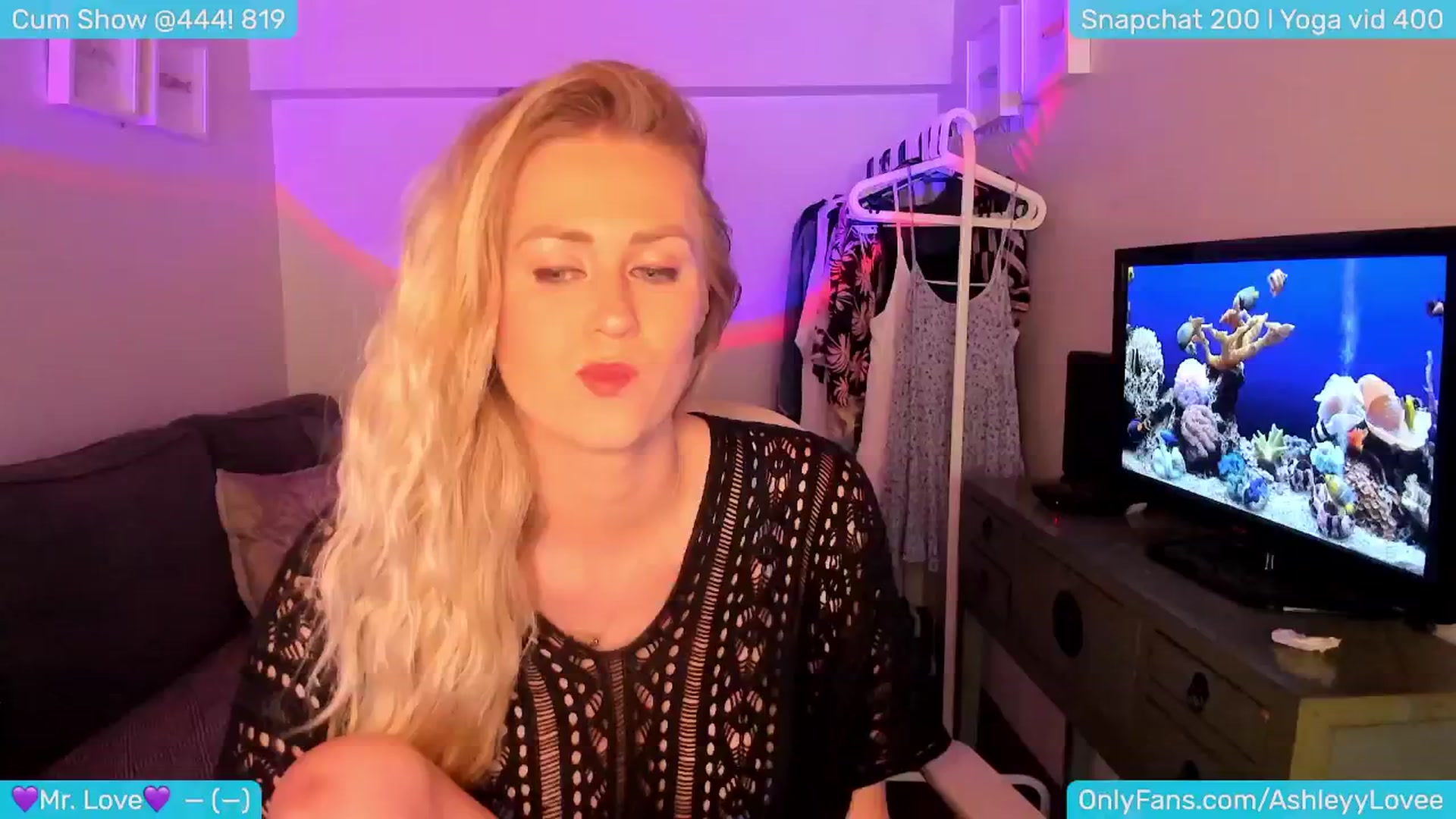 Gallery image thumbnail from AshleyLove's myfreecams stream on, 06/07/2024, 21:32 image 2 of 20