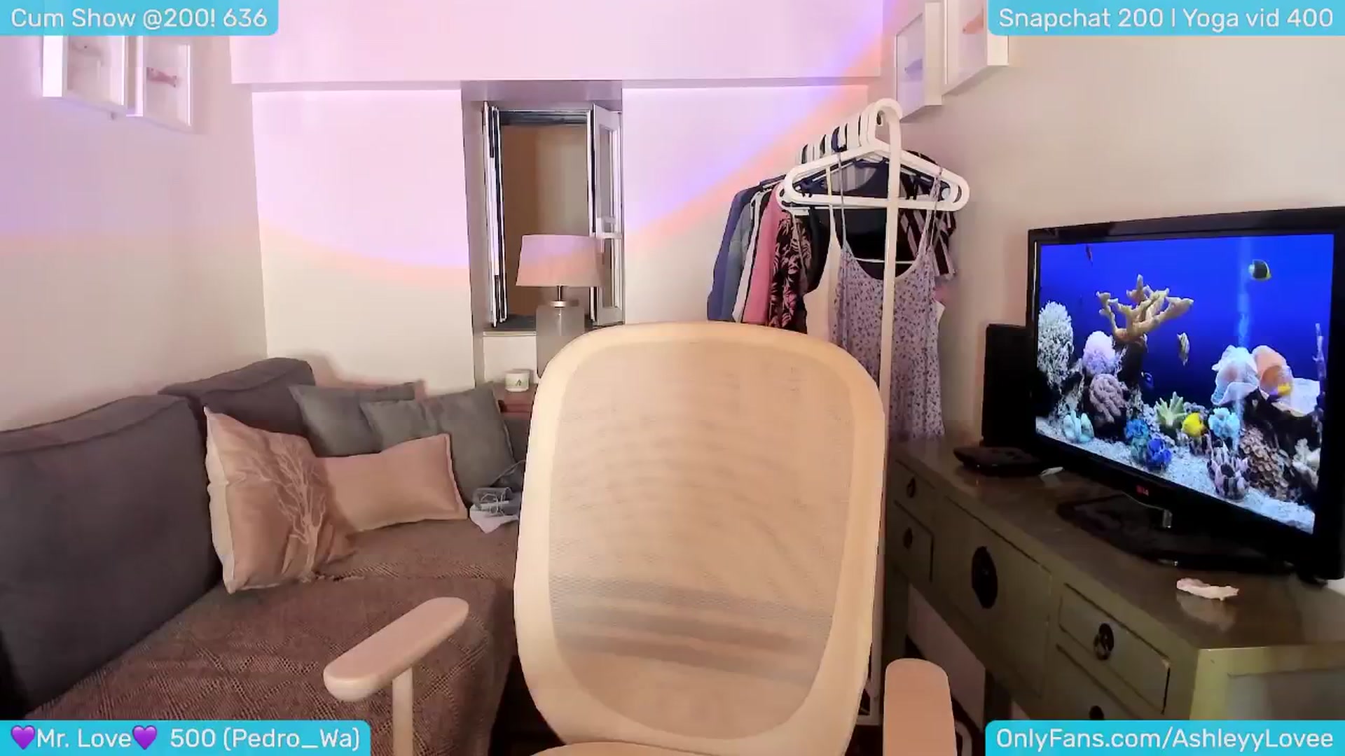 Gallery image thumbnail from AshleyLove's myfreecams stream on, 06/09/2024, 24:06 image 13 of 20