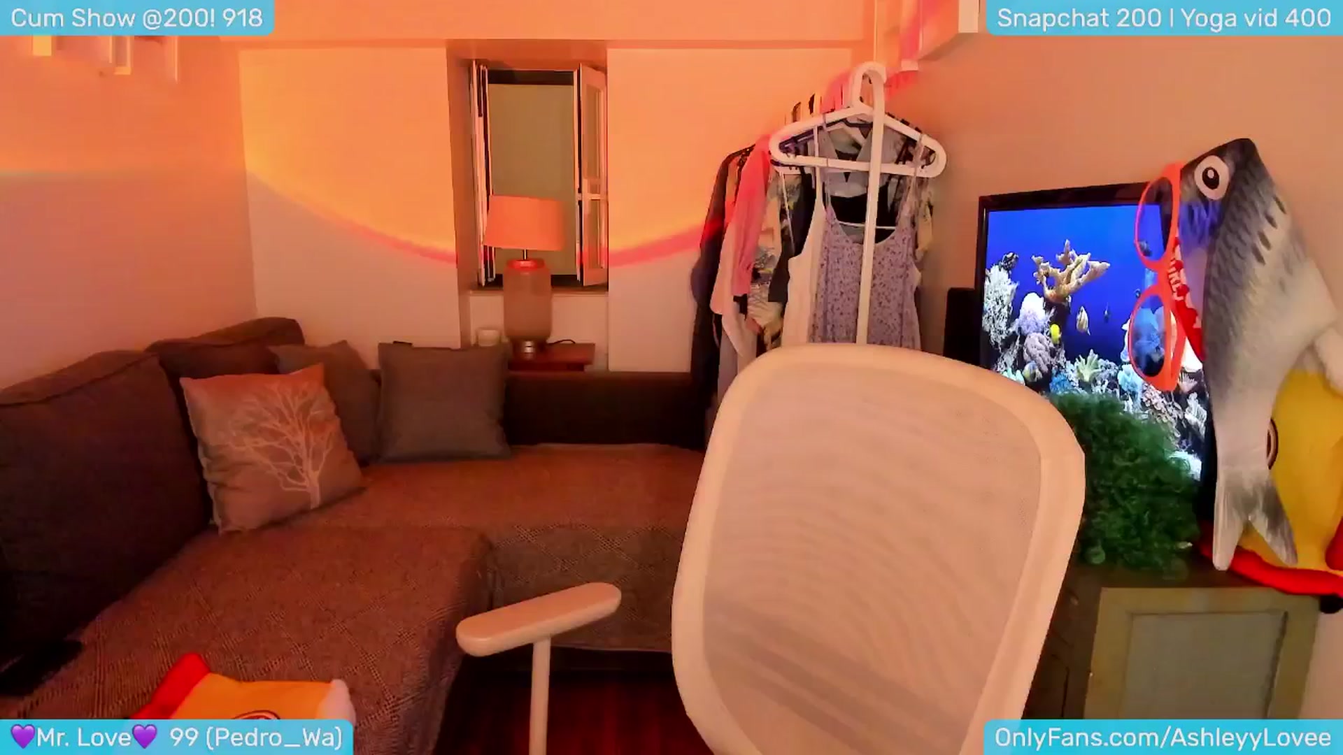 Gallery image thumbnail from AshleyLove's myfreecams stream on, 06/14/2024, 24:44 image 6 of 20