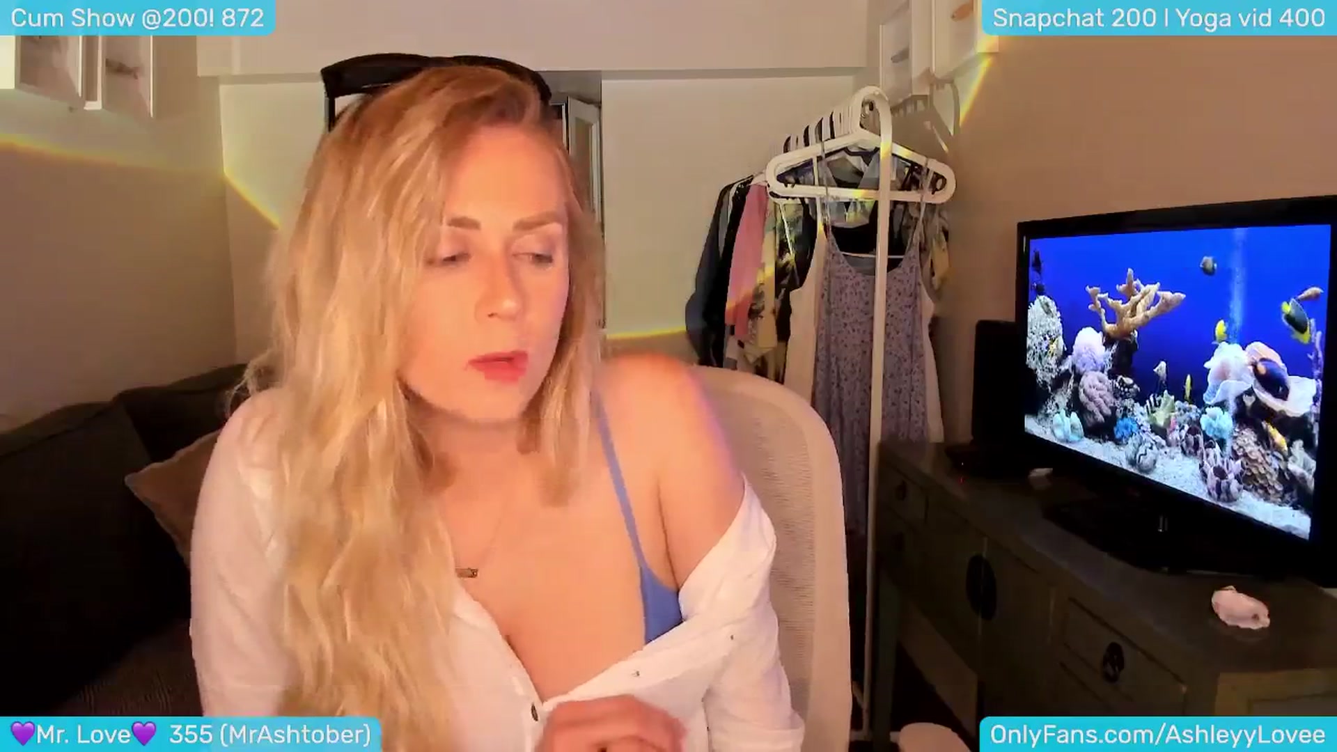 Gallery image thumbnail from AshleyLove's myfreecams stream on, 06/15/2024, 24:11 image 3 of 20