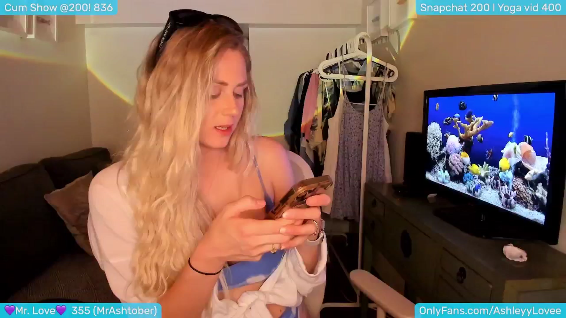 Gallery image thumbnail from AshleyLove's myfreecams stream on, 06/15/2024, 24:11 image 16 of 20