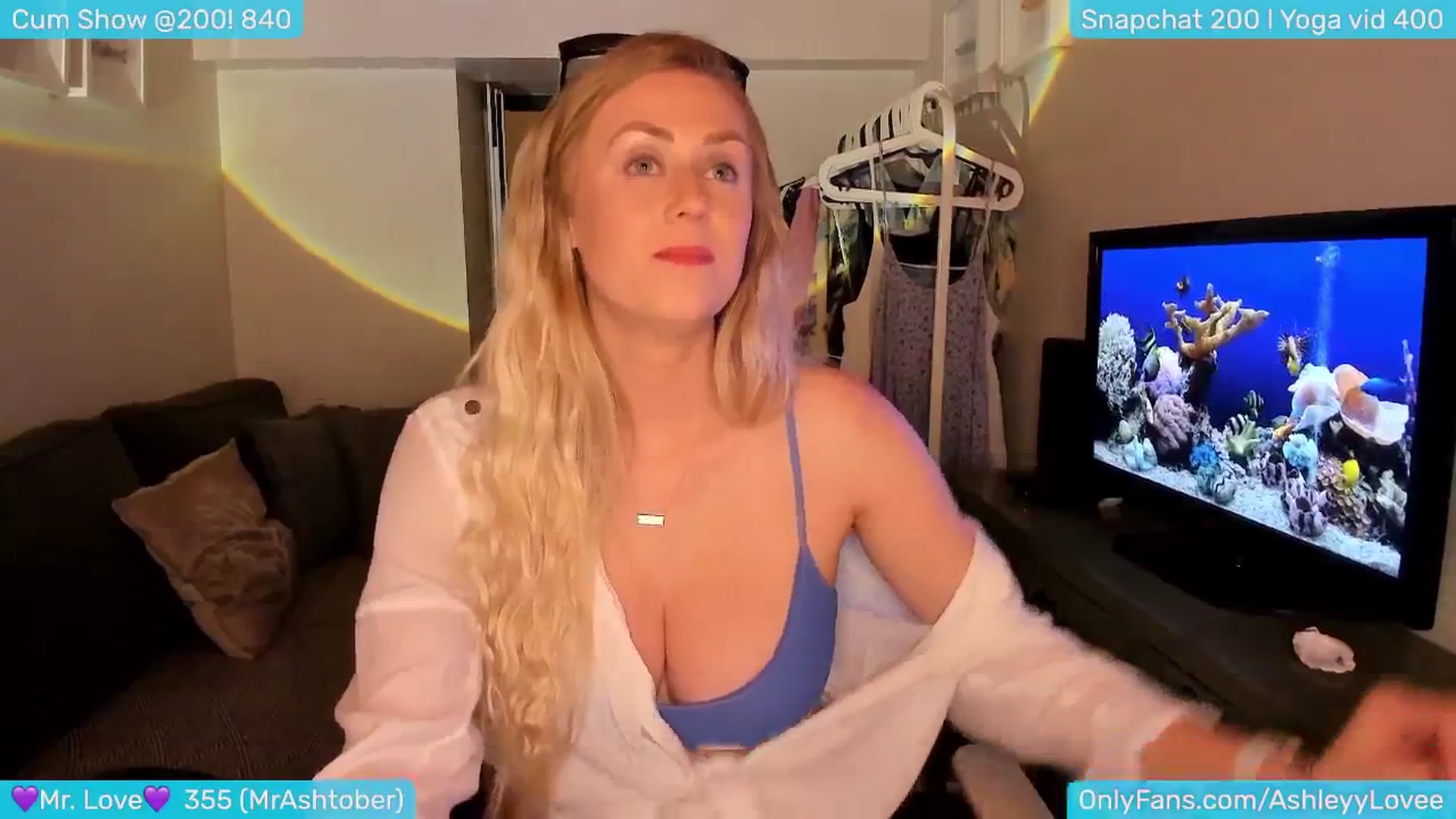 Gallery image thumbnail from AshleyLove's myfreecams stream on, 06/15/2024, 24:11 image 13 of 20