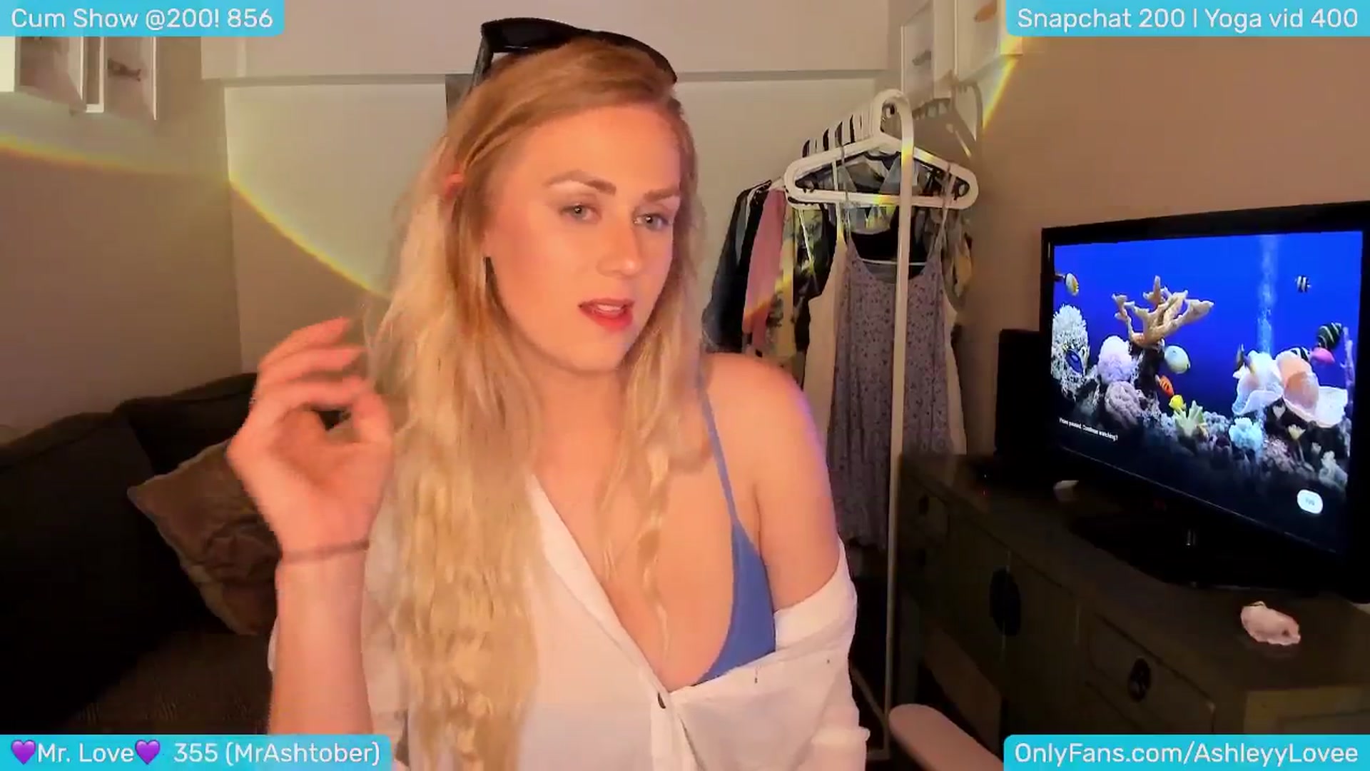 Gallery image thumbnail from AshleyLove's myfreecams stream on, 06/15/2024, 24:11 image 6 of 20