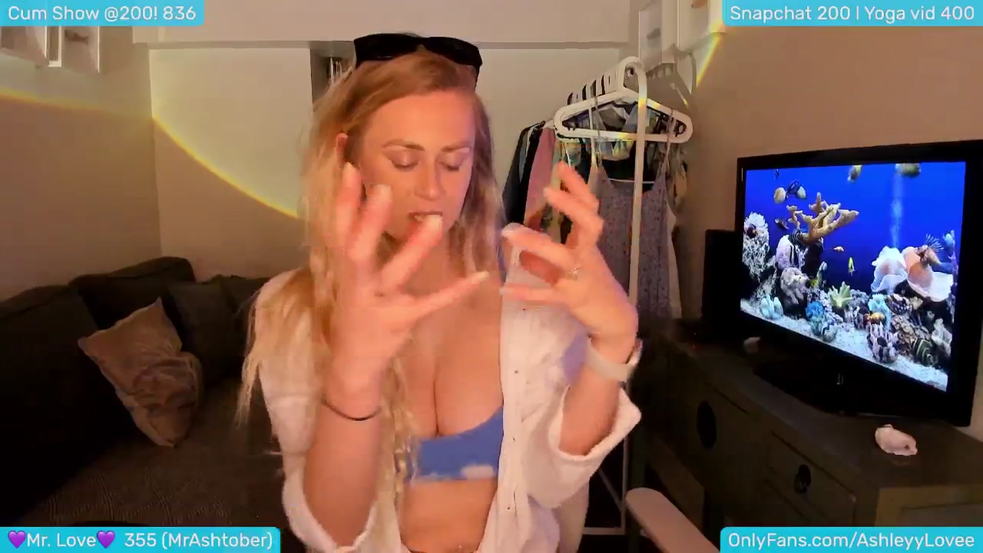Gallery image thumbnail from AshleyLove's myfreecams stream on, 06/15/2024, 24:11 image 18 of 20