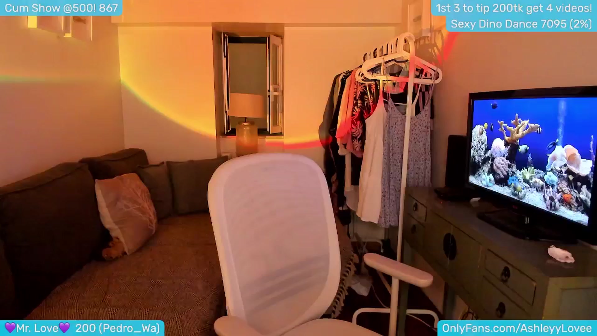 Gallery image thumbnail from AshleyLove's myfreecams stream on, 06/16/2024, 24:21 image 6 of 20