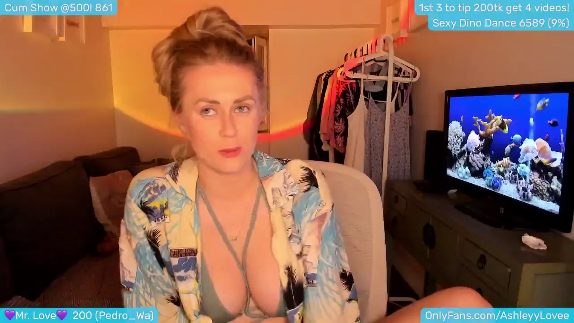 Gallery image thumbnail from AshleyLove's myfreecams stream on, 06/16/2024, 24:21 image 19 of 20