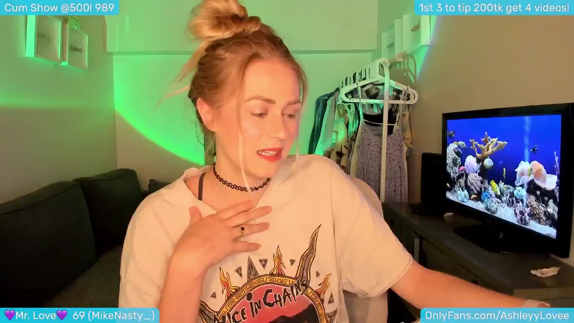 Gallery image thumbnail from AshleyLove's myfreecams stream on, 06/20/2024, 23:06 image 1 of 20