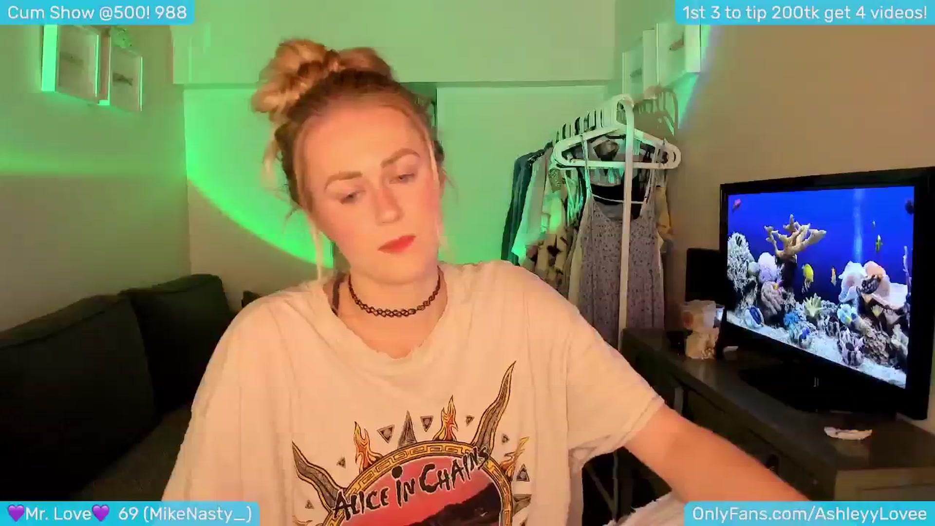 Gallery image thumbnail from AshleyLove's myfreecams stream on, 06/20/2024, 23:06 image 6 of 20