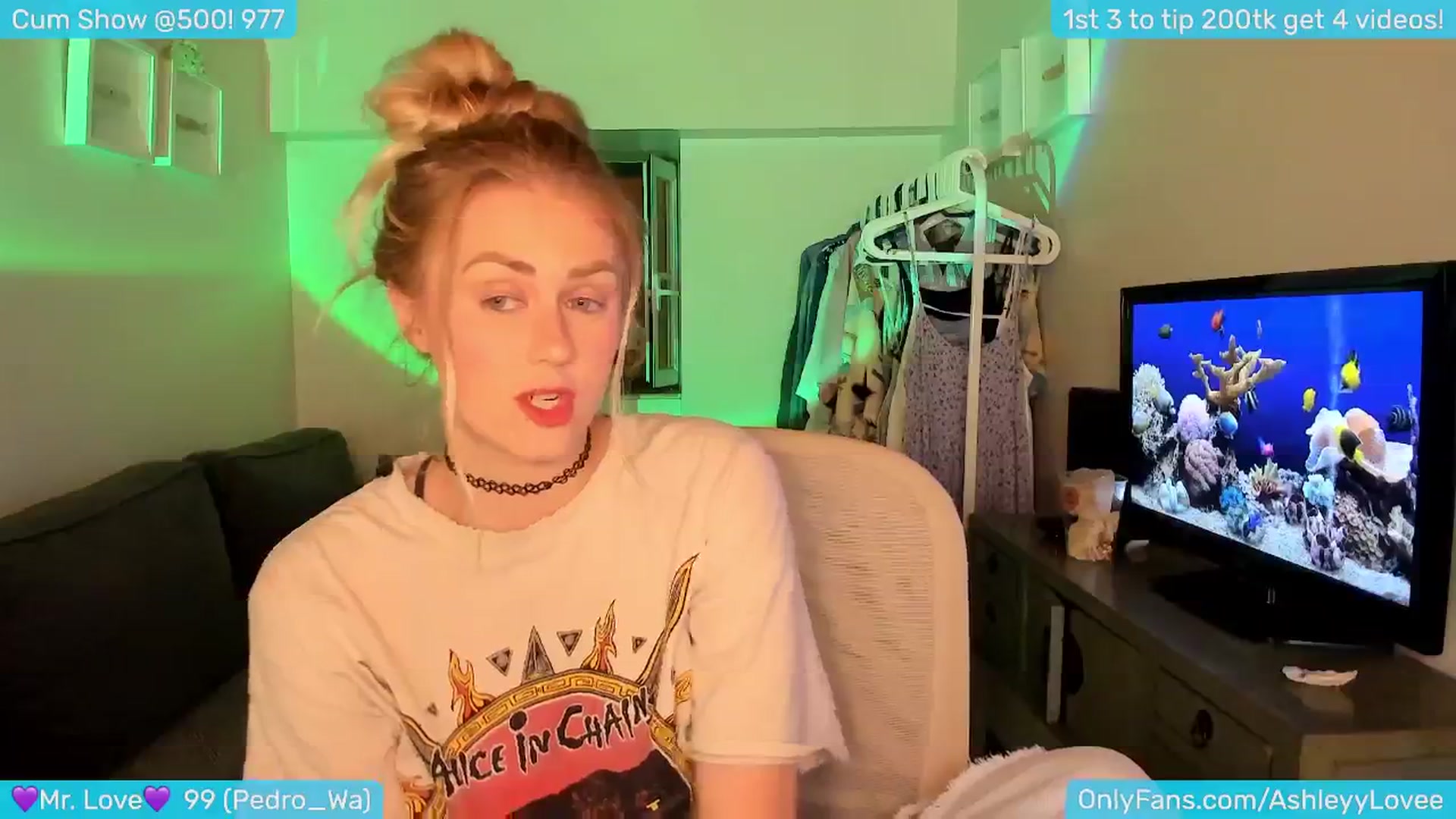 Gallery image thumbnail from AshleyLove's myfreecams stream on, 06/20/2024, 23:06 image 12 of 20