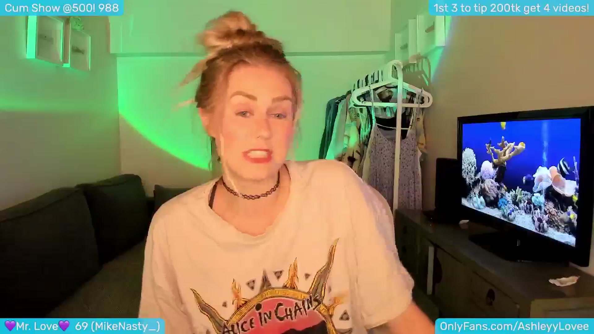 Gallery image thumbnail from AshleyLove's myfreecams stream on, 06/20/2024, 23:06 image 2 of 20