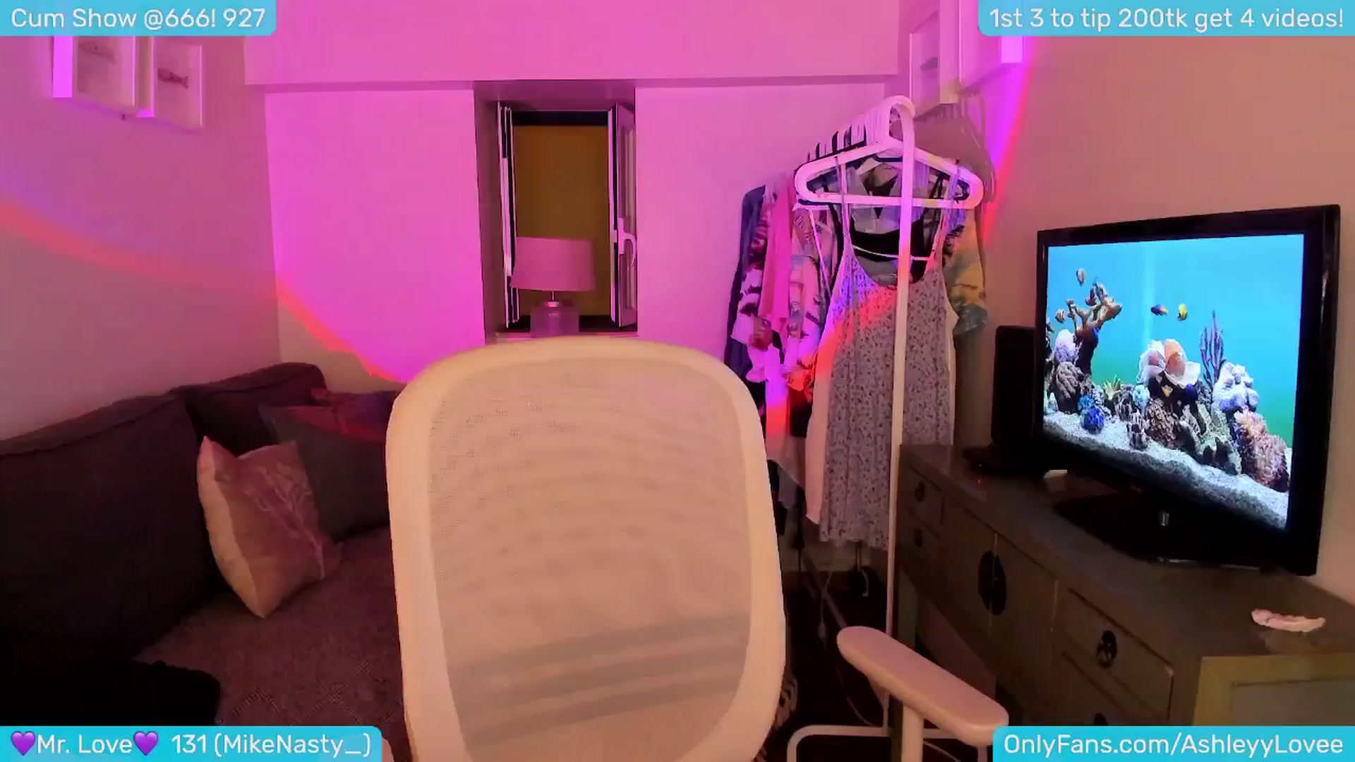 Gallery image thumbnail from AshleyLove's myfreecams stream on, 06/22/2024, 02:10 image 18 of 20