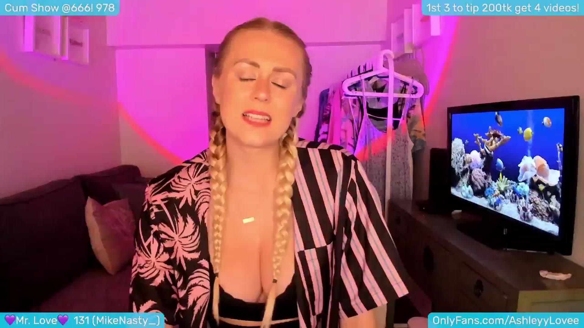 Gallery image thumbnail from AshleyLove's myfreecams stream on, 06/22/2024, 02:10 image 6 of 20