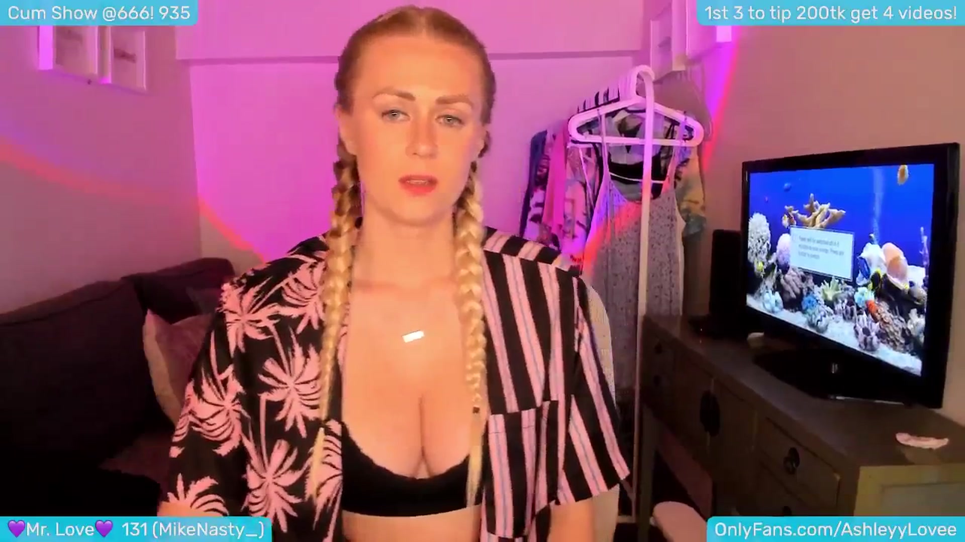 Gallery image thumbnail from AshleyLove's myfreecams stream on, 06/22/2024, 02:10 image 16 of 20