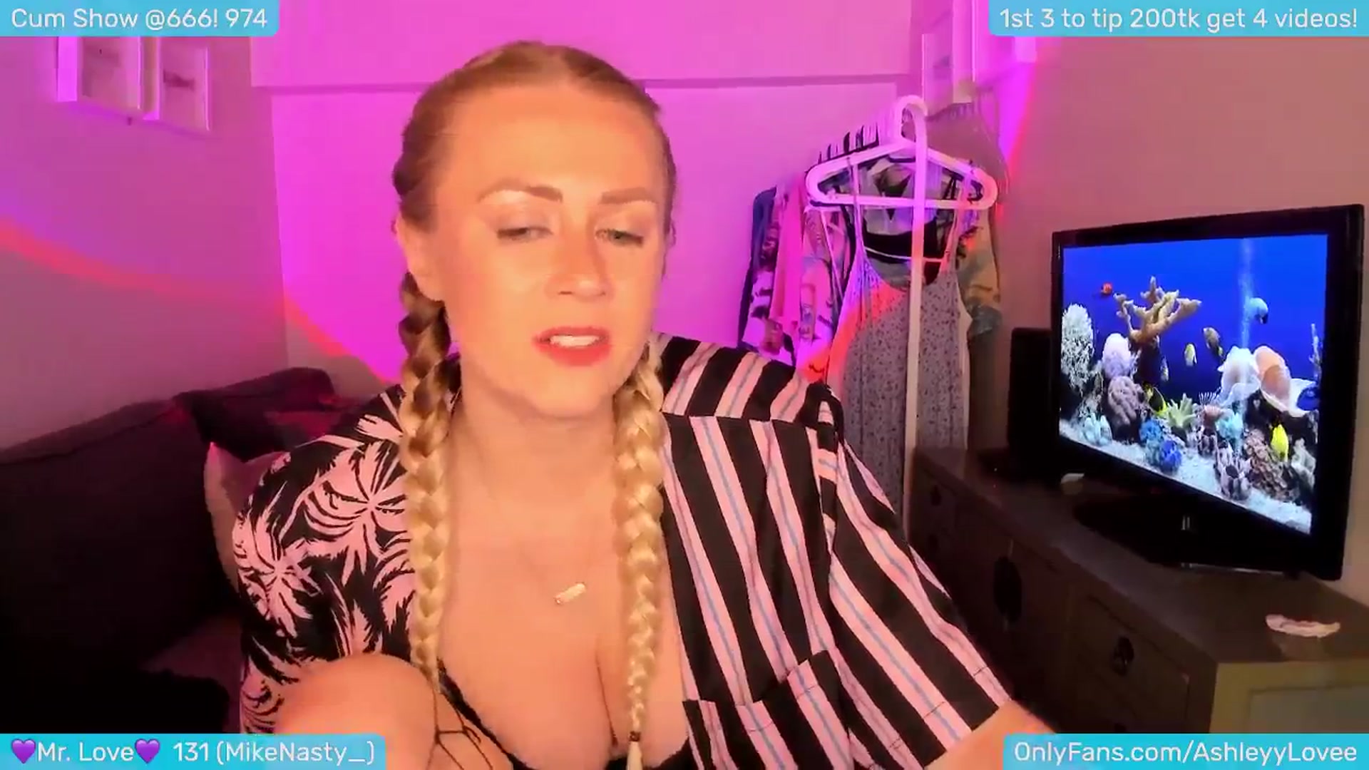 Gallery image thumbnail from AshleyLove's myfreecams stream on, 06/22/2024, 02:10 image 10 of 20