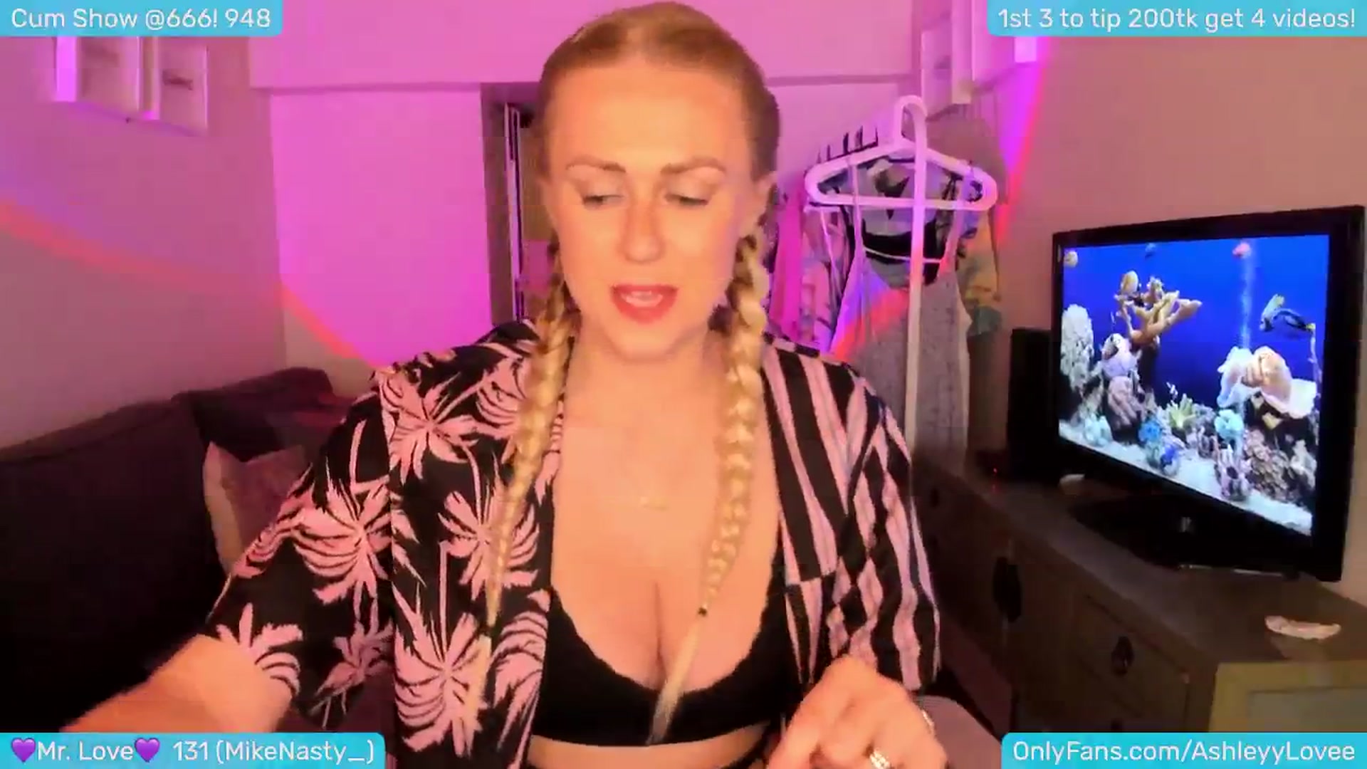 Gallery image thumbnail from AshleyLove's myfreecams stream on, 06/22/2024, 02:10 image 13 of 20