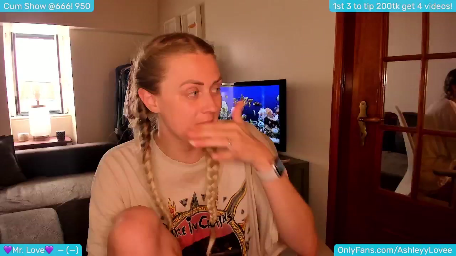 Gallery image thumbnail from AshleyLove's myfreecams stream on, 06/22/2024, 14:39 image 10 of 20