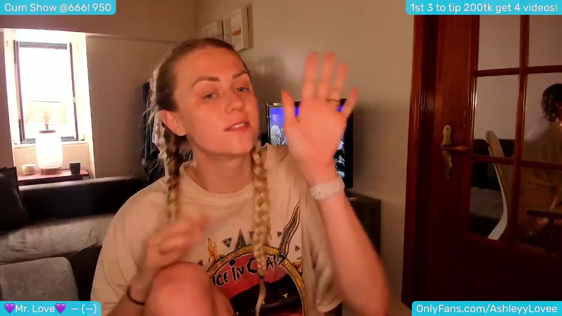 Gallery image thumbnail from AshleyLove's myfreecams stream on, 06/22/2024, 14:39 image 8 of 20