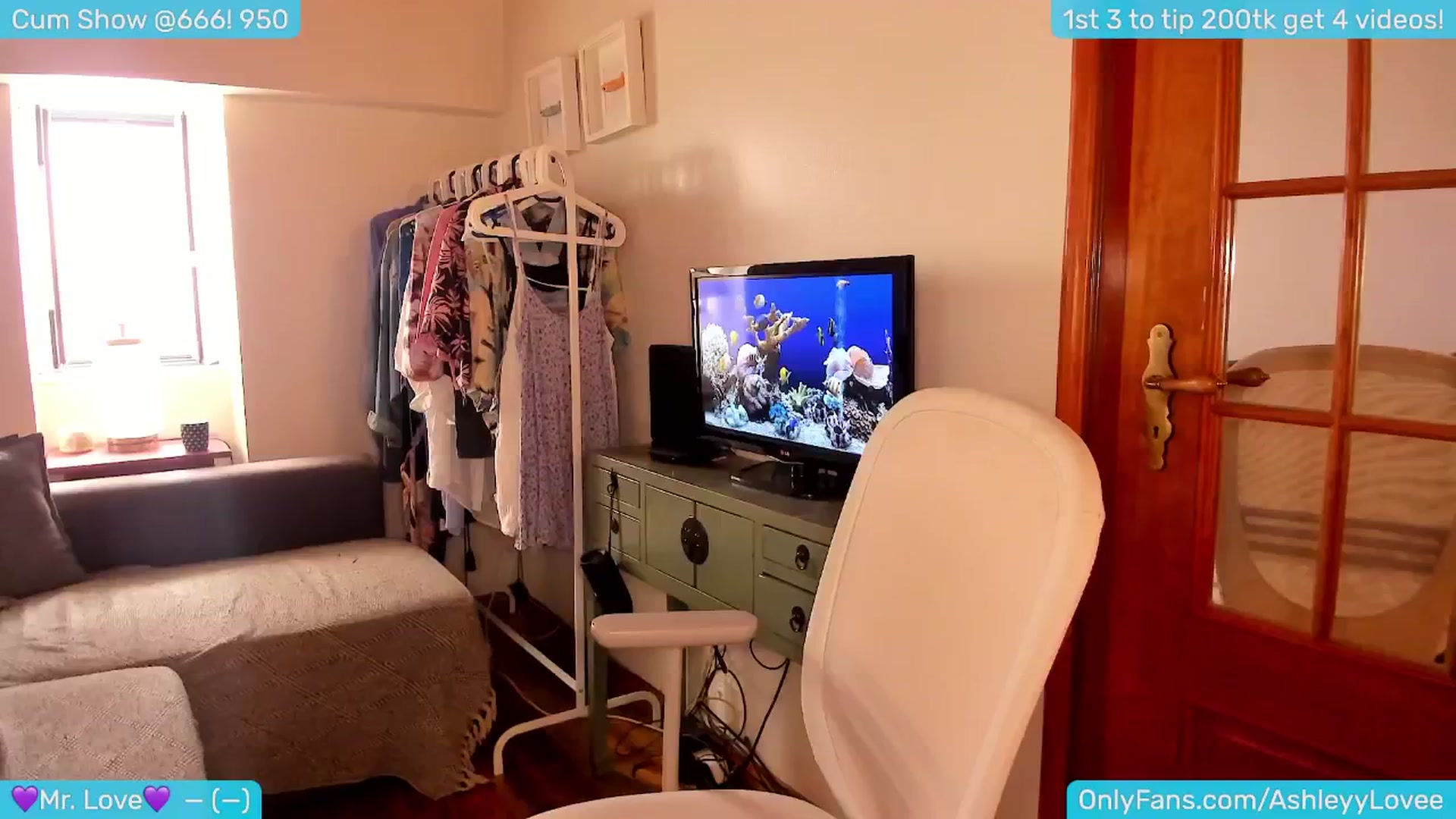 Gallery image thumbnail from AshleyLove's myfreecams stream on, 06/22/2024, 14:39 image 6 of 20
