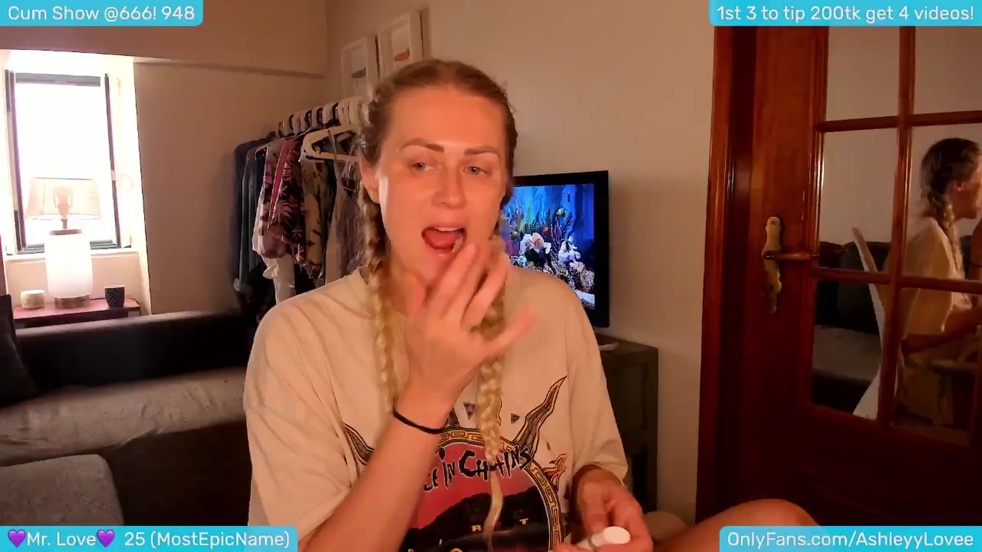 Gallery image thumbnail from AshleyLove's myfreecams stream on, 06/22/2024, 17:02 image 6 of 20
