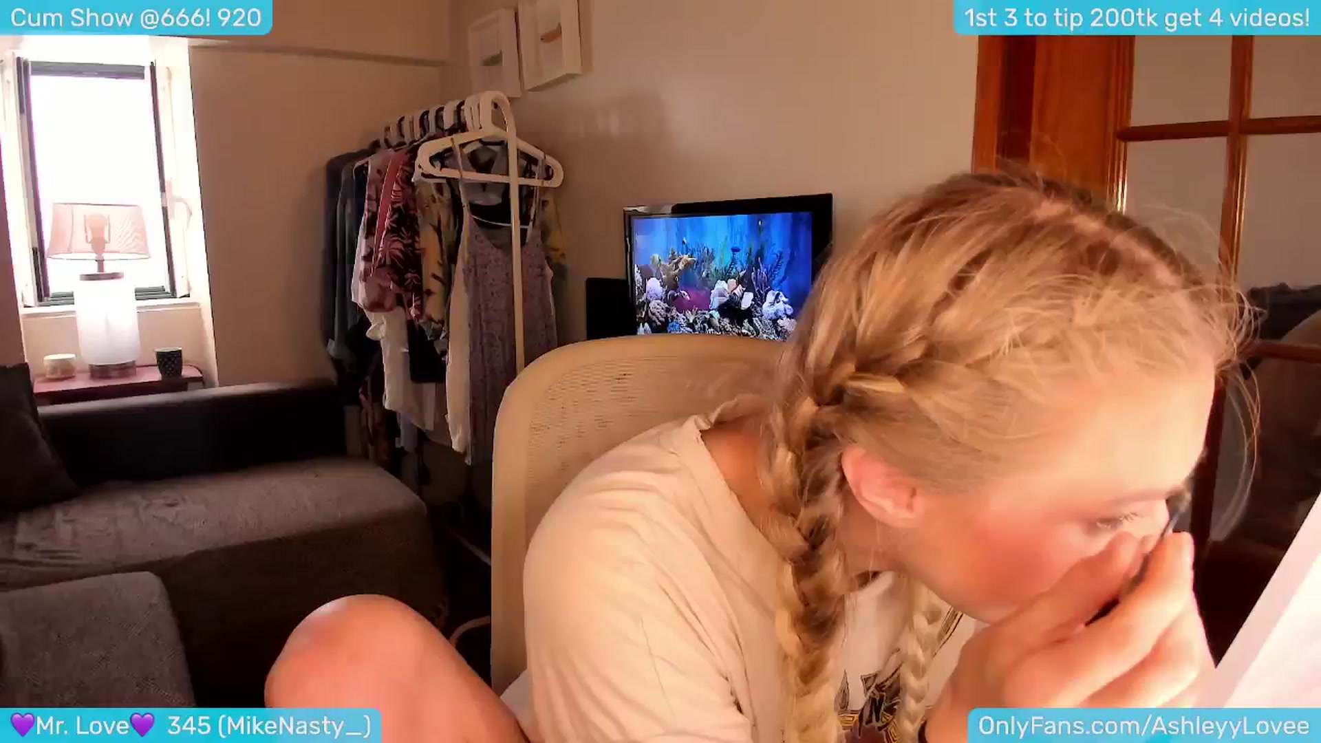 Gallery image thumbnail from AshleyLove's myfreecams stream on, 06/22/2024, 17:02 image 16 of 20