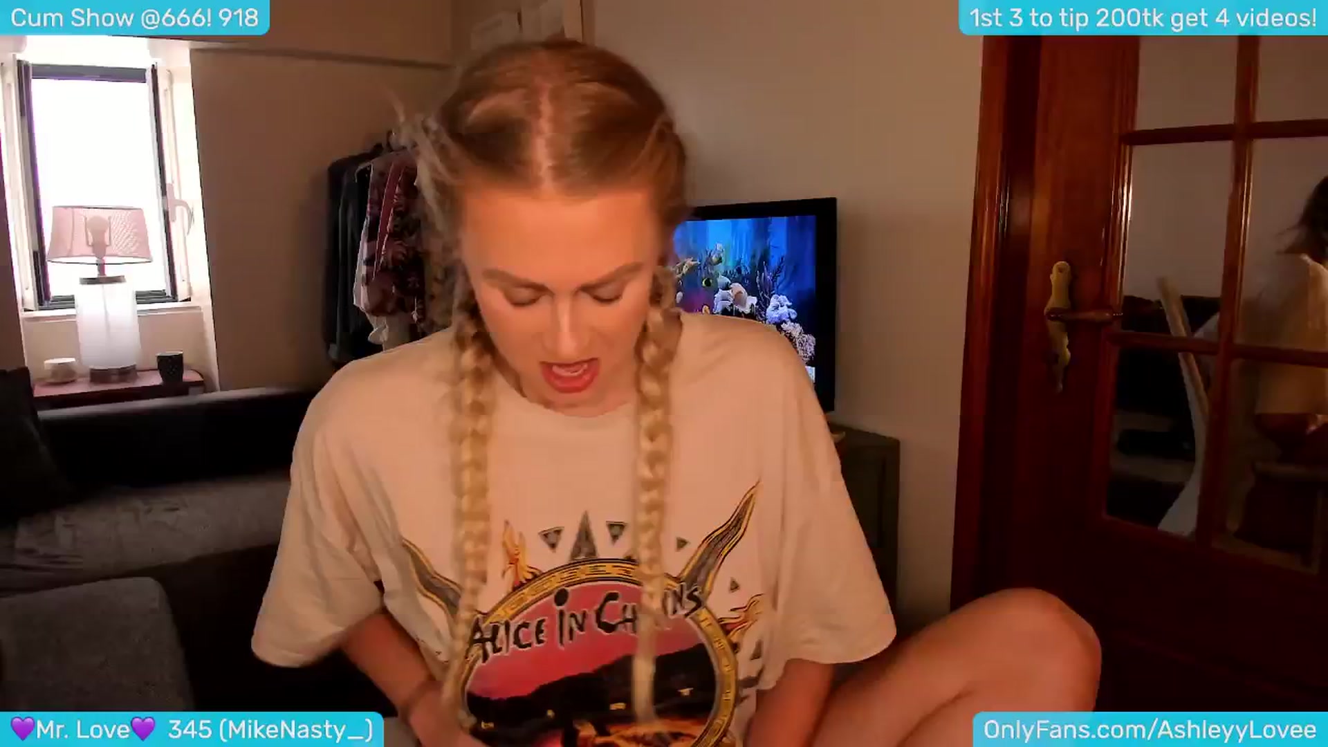 Gallery image thumbnail from AshleyLove's myfreecams stream on, 06/22/2024, 17:02 image 19 of 20