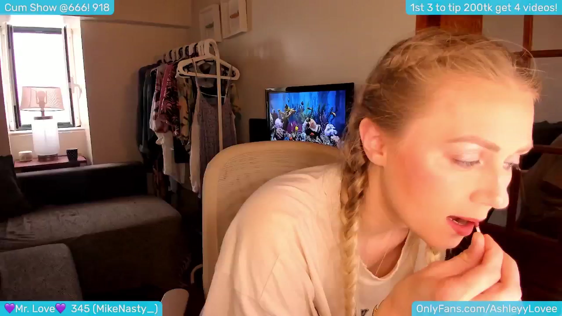 Gallery image thumbnail from AshleyLove's myfreecams stream on, 06/22/2024, 17:02 image 18 of 20
