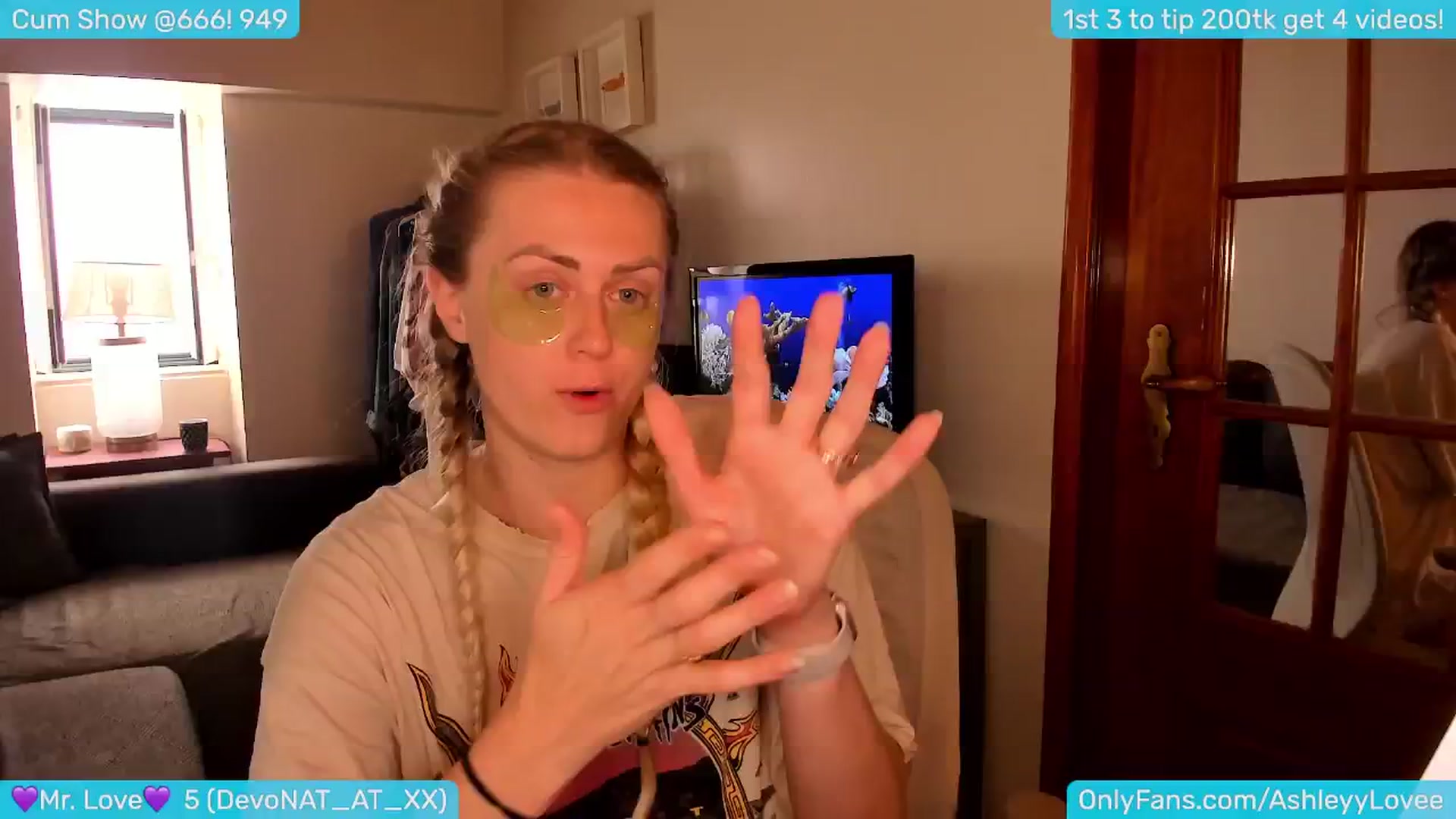 Gallery image thumbnail from AshleyLove's myfreecams stream on, 06/22/2024, 17:02 image 2 of 20
