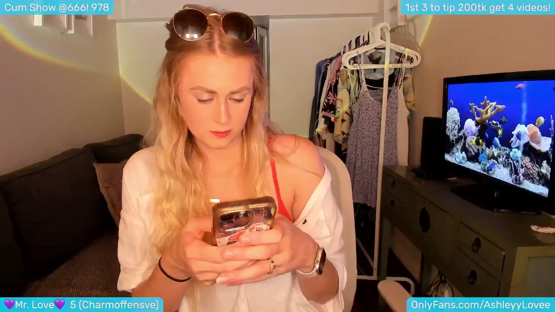 Gallery image thumbnail from AshleyLove's myfreecams stream on, 06/23/2024, 21:27 image 15 of 20