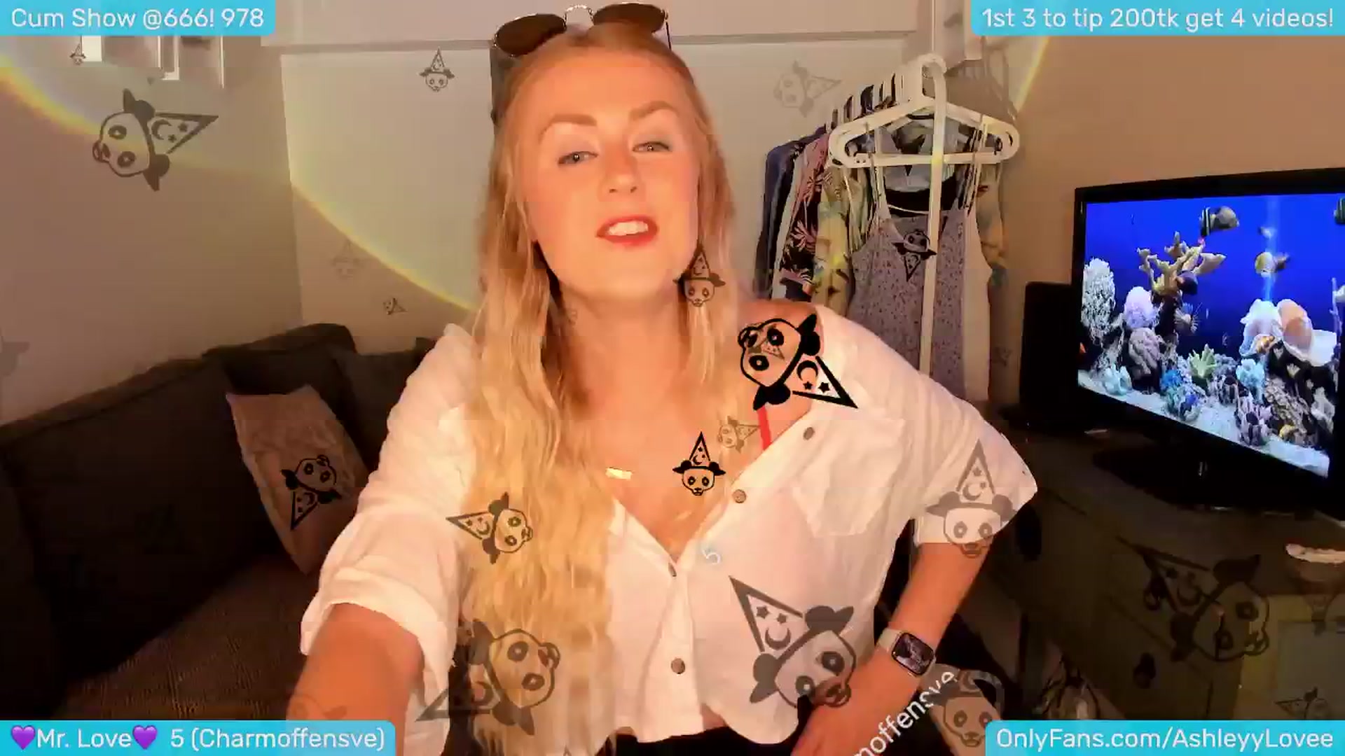 Gallery image thumbnail from AshleyLove's myfreecams stream on, 06/23/2024, 21:27 image 10 of 20