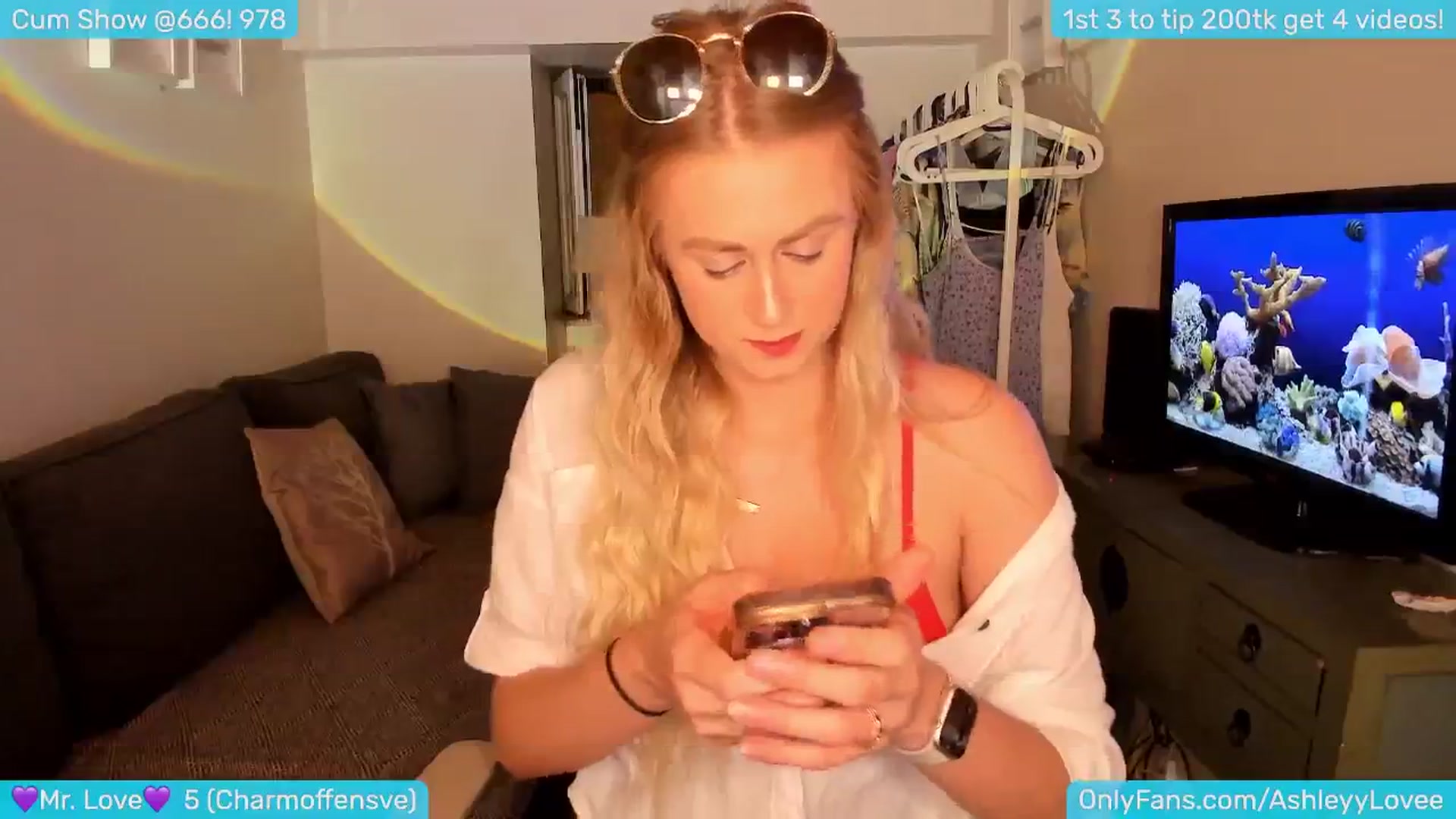 Gallery image thumbnail from AshleyLove's myfreecams stream on, 06/23/2024, 21:27 image 16 of 20