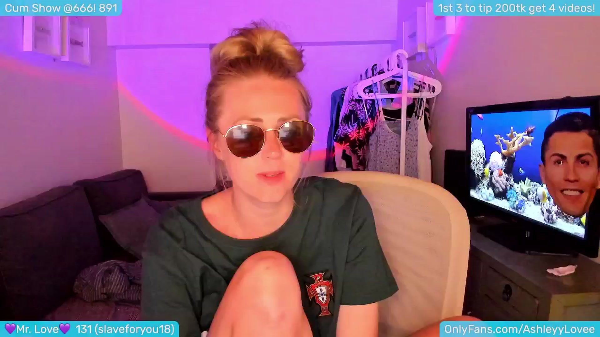 Gallery image thumbnail from AshleyLove's myfreecams stream on, 06/26/2024, 24:05 image 19 of 20