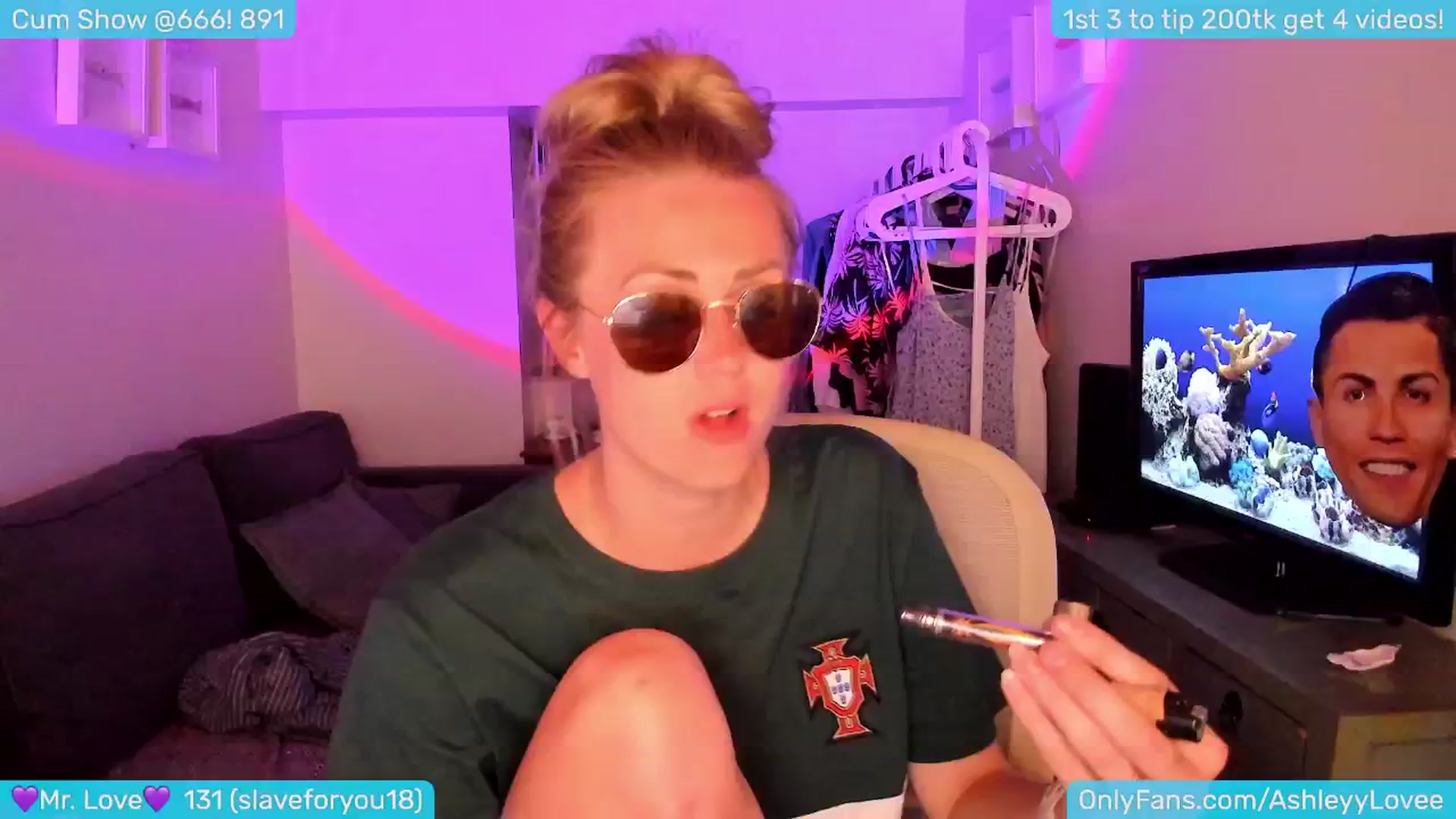 Gallery image thumbnail from AshleyLove's myfreecams stream on, 06/26/2024, 24:05 image 20 of 20