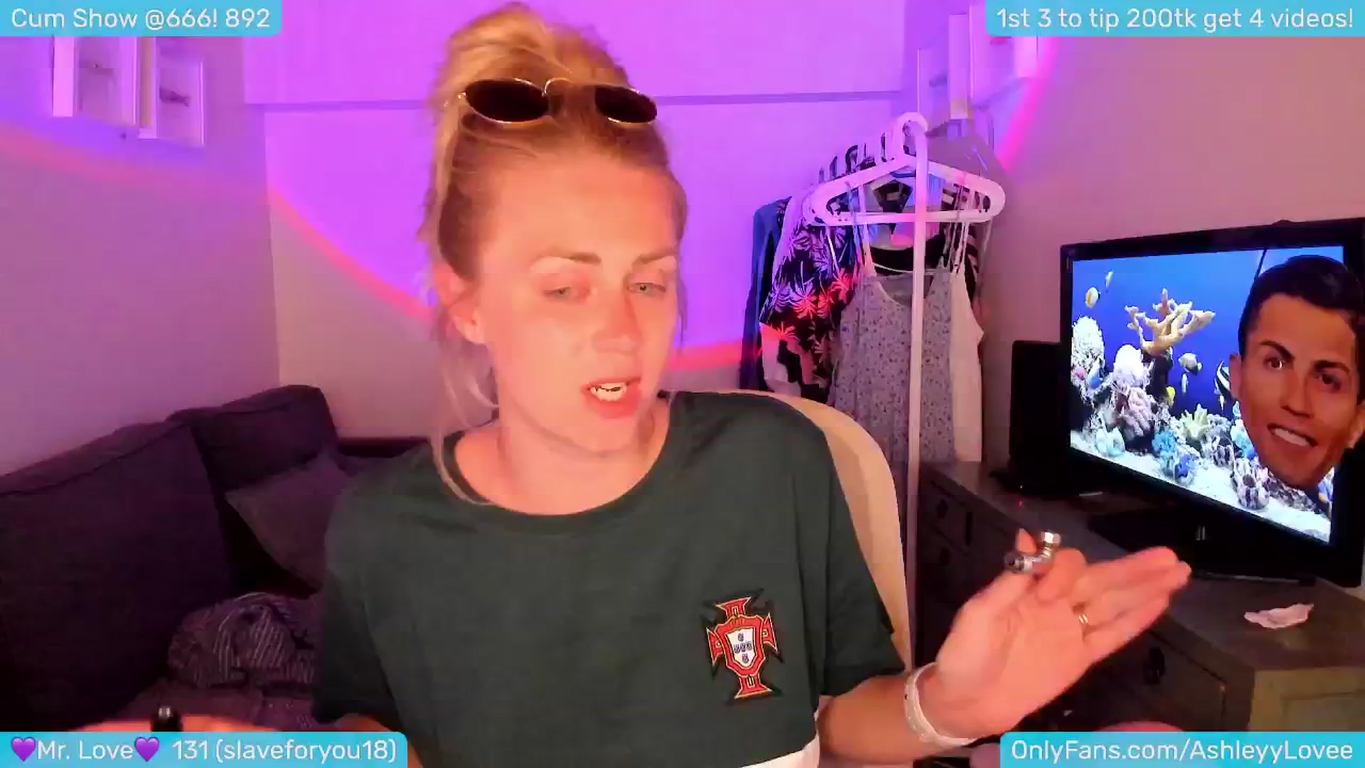 Gallery image thumbnail from AshleyLove's myfreecams stream on, 06/26/2024, 24:05 image 16 of 20