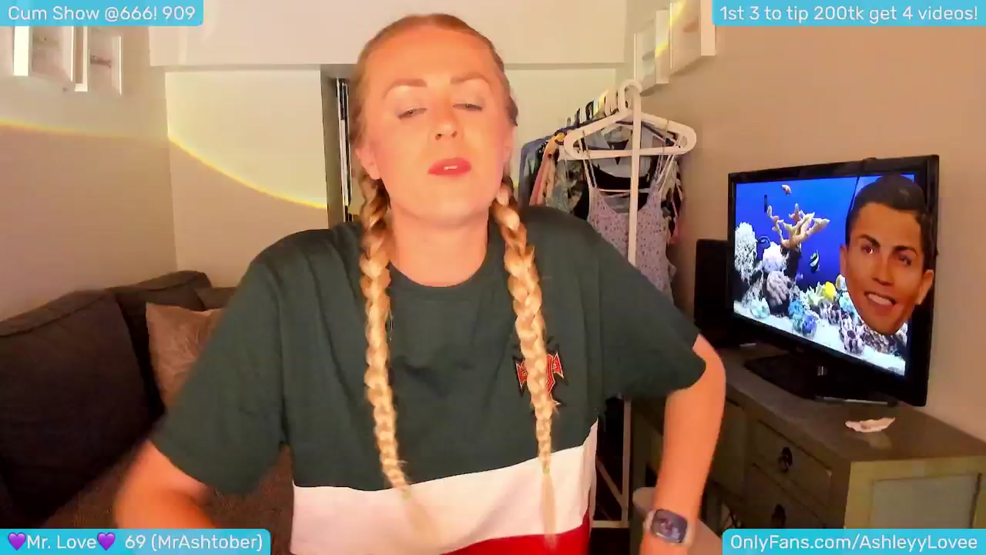 Gallery image thumbnail from AshleyLove's myfreecams stream on, 06/26/2024, 23:58 image 7 of 20