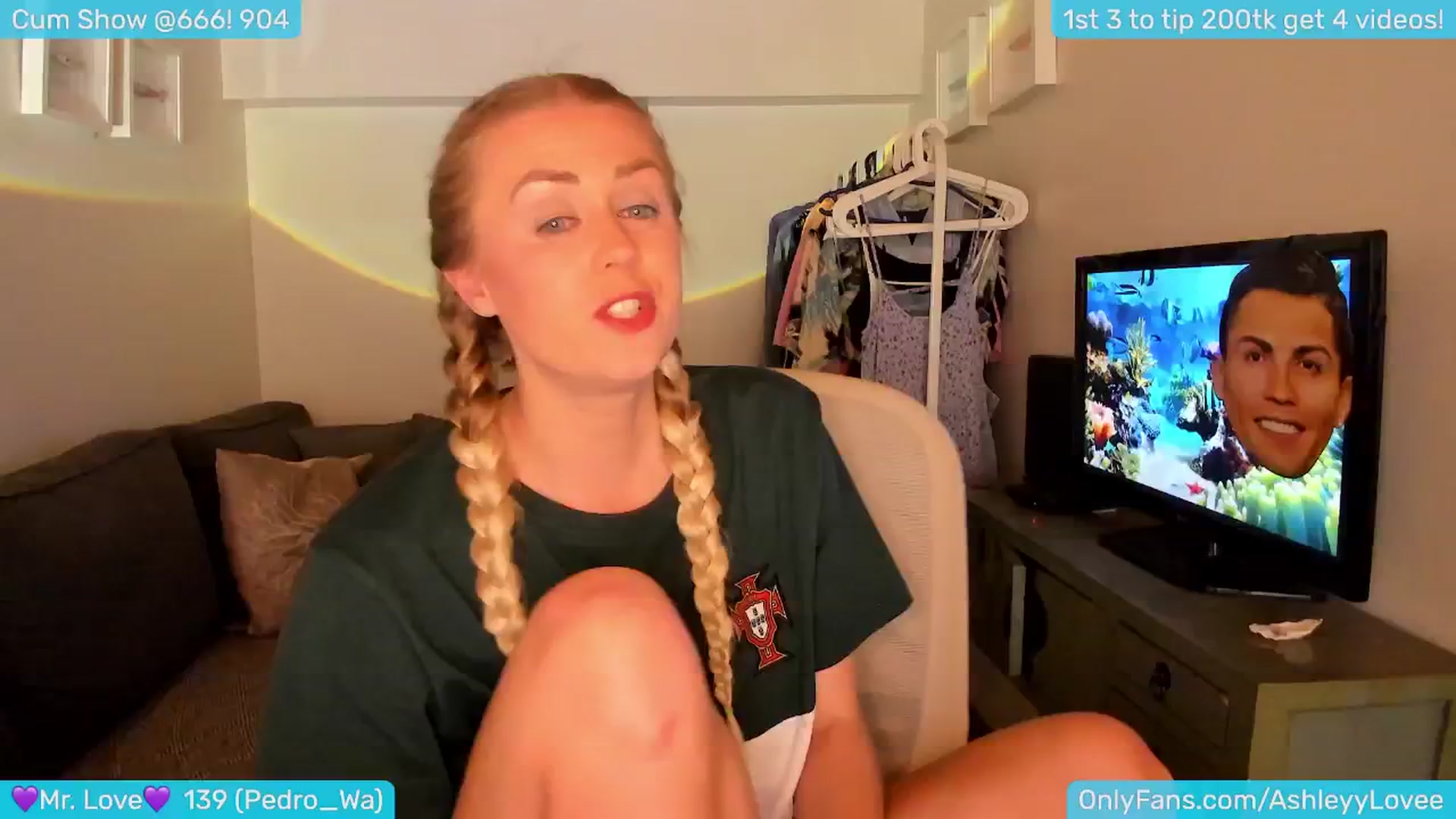 Gallery image thumbnail from AshleyLove's myfreecams stream on, 06/26/2024, 23:58 image 16 of 20