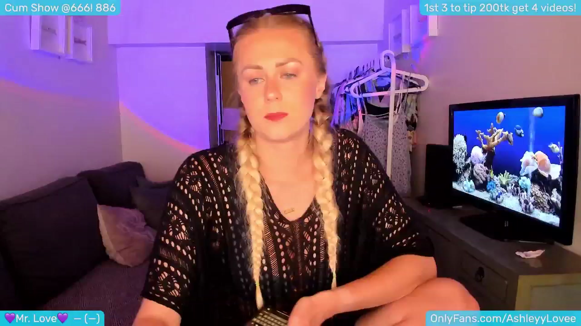 Gallery image thumbnail from AshleyLove's myfreecams stream on, 06/27/2024, 21:37 image 1 of 20