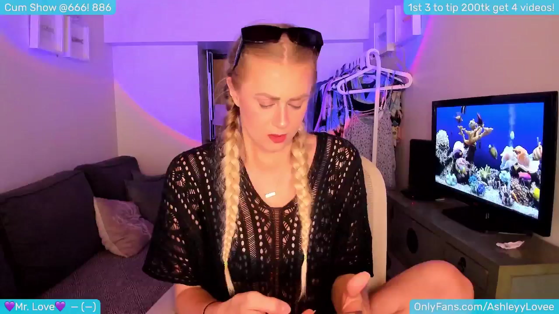 Gallery image thumbnail from AshleyLove's myfreecams stream on, 06/27/2024, 21:37 image 4 of 20
