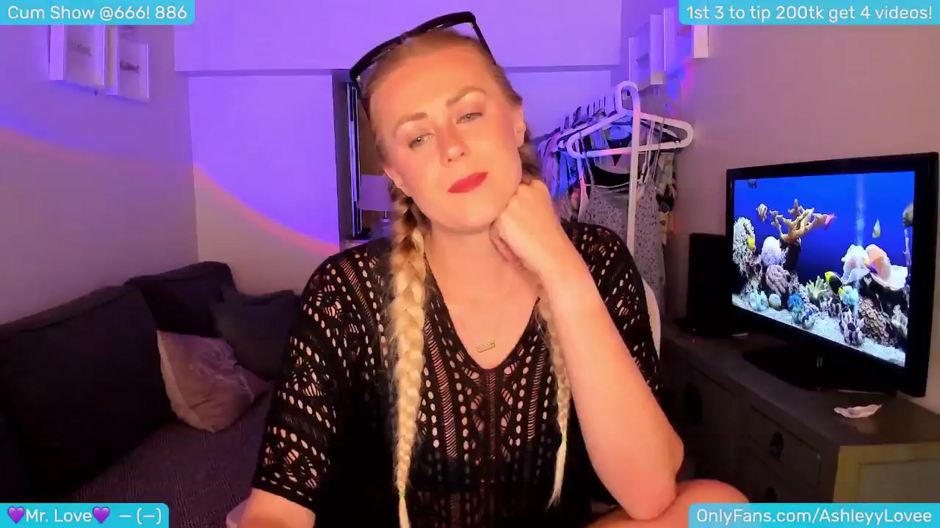 Gallery image thumbnail from AshleyLove's myfreecams stream on, 06/27/2024, 21:37 image 3 of 20