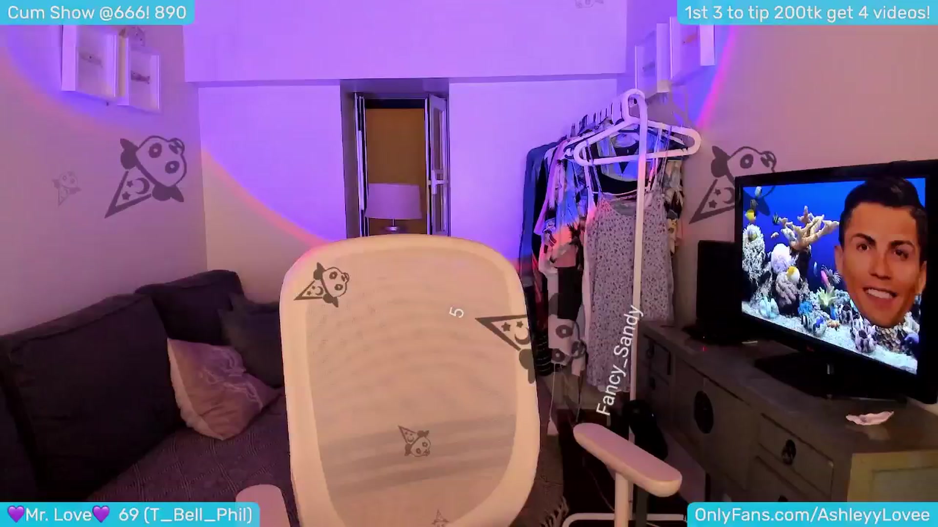 Gallery image thumbnail from AshleyLove's myfreecams stream on, 06/27/2024, 23:23 image 17 of 20