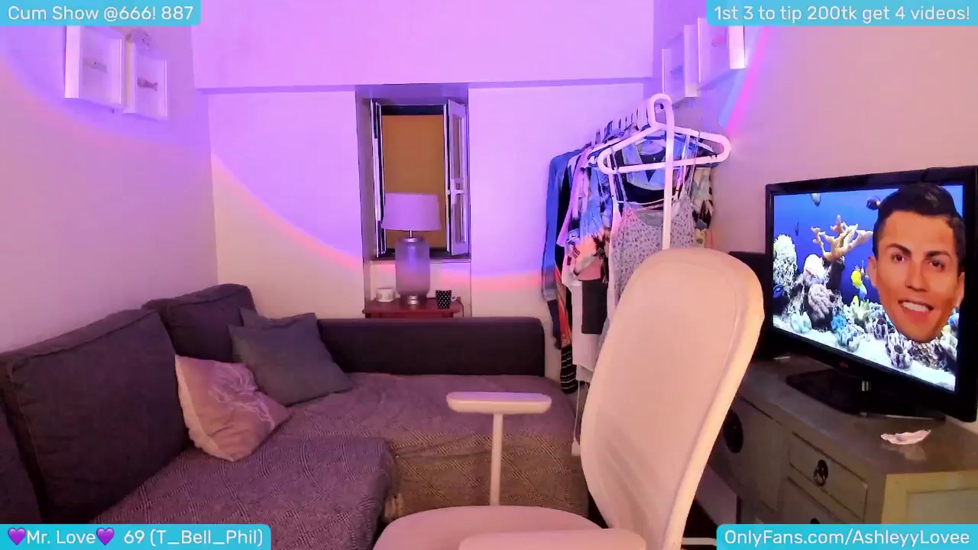 Gallery image thumbnail from AshleyLove's myfreecams stream on, 06/27/2024, 23:23 image 3 of 20
