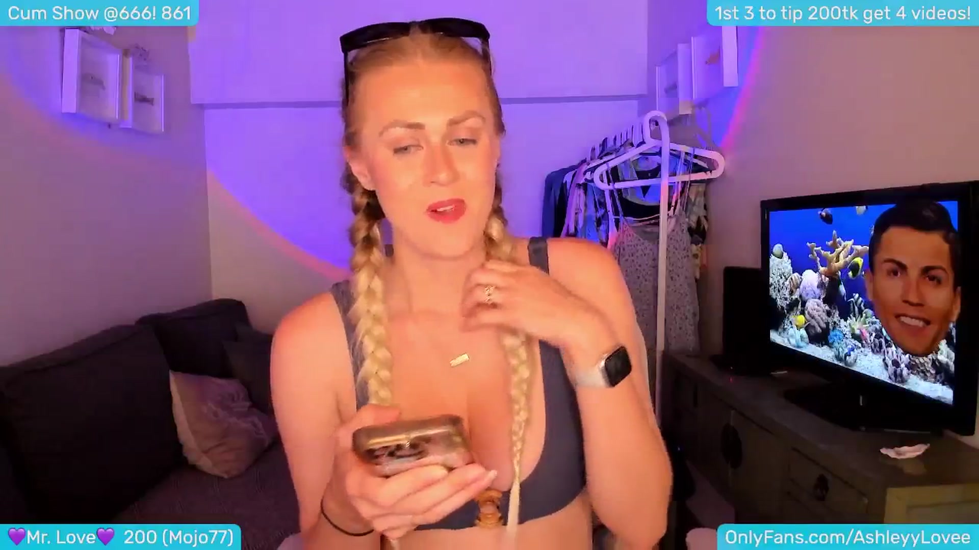 Gallery image thumbnail from AshleyLove's myfreecams stream on, 06/28/2024, 24:37 image 2 of 20