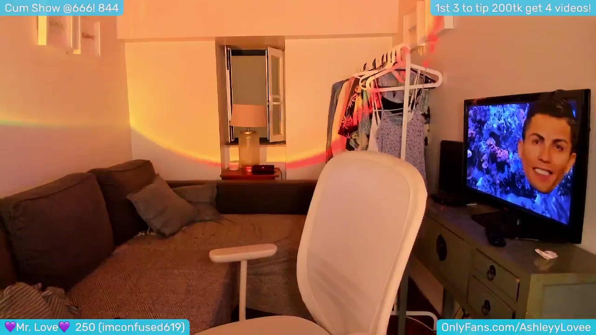 Gallery image thumbnail from AshleyLove's myfreecams stream on, 06/29/2024, 22:20 image 6 of 20