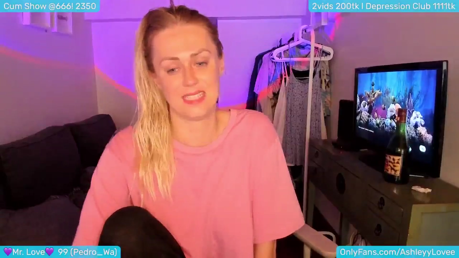 Gallery image thumbnail from AshleyLove's myfreecams stream on, 07/07/2024, 24:08 image 6 of 20