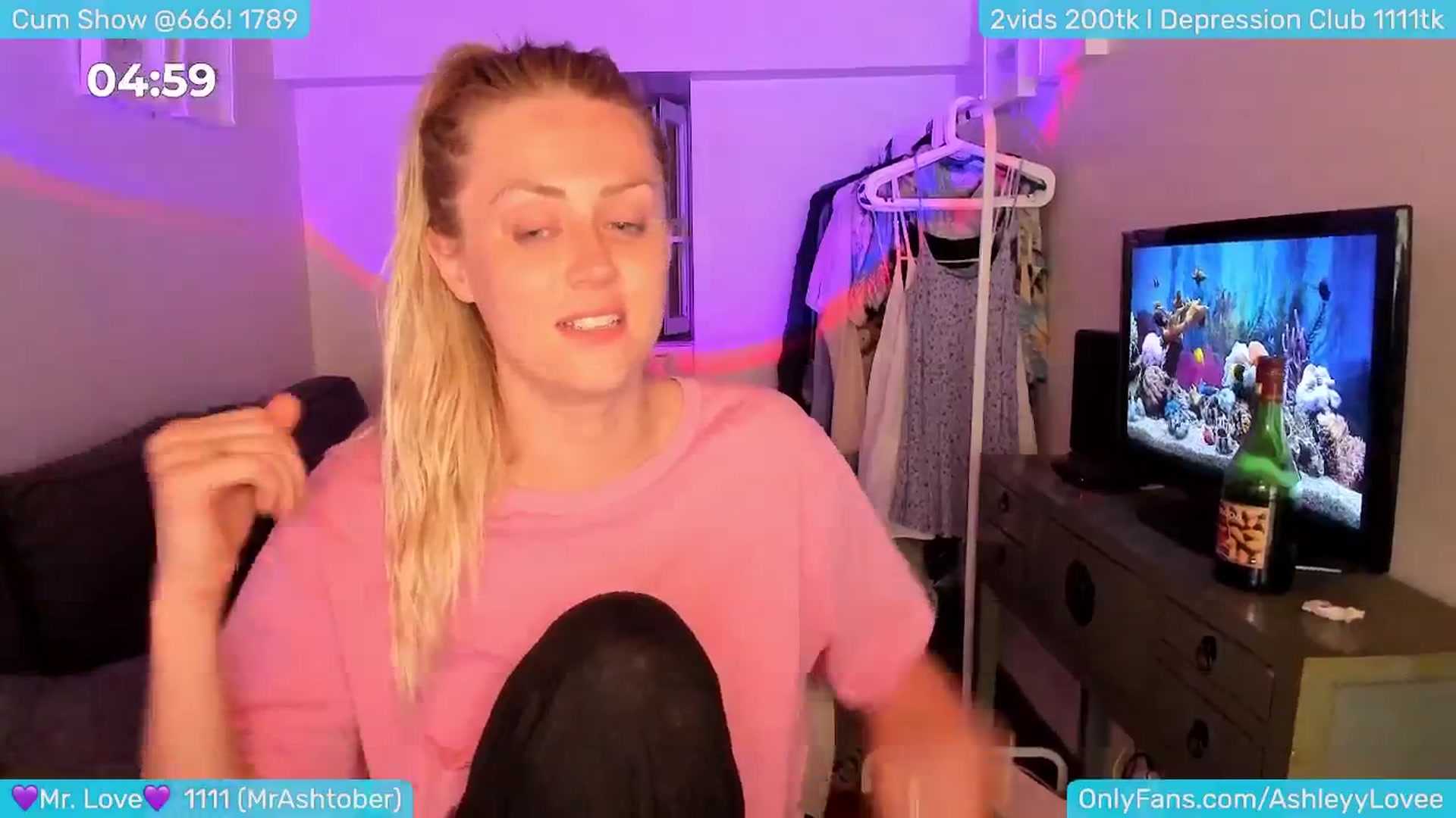 Gallery image thumbnail from AshleyLove's myfreecams stream on, 07/07/2024, 24:26 image 5 of 20