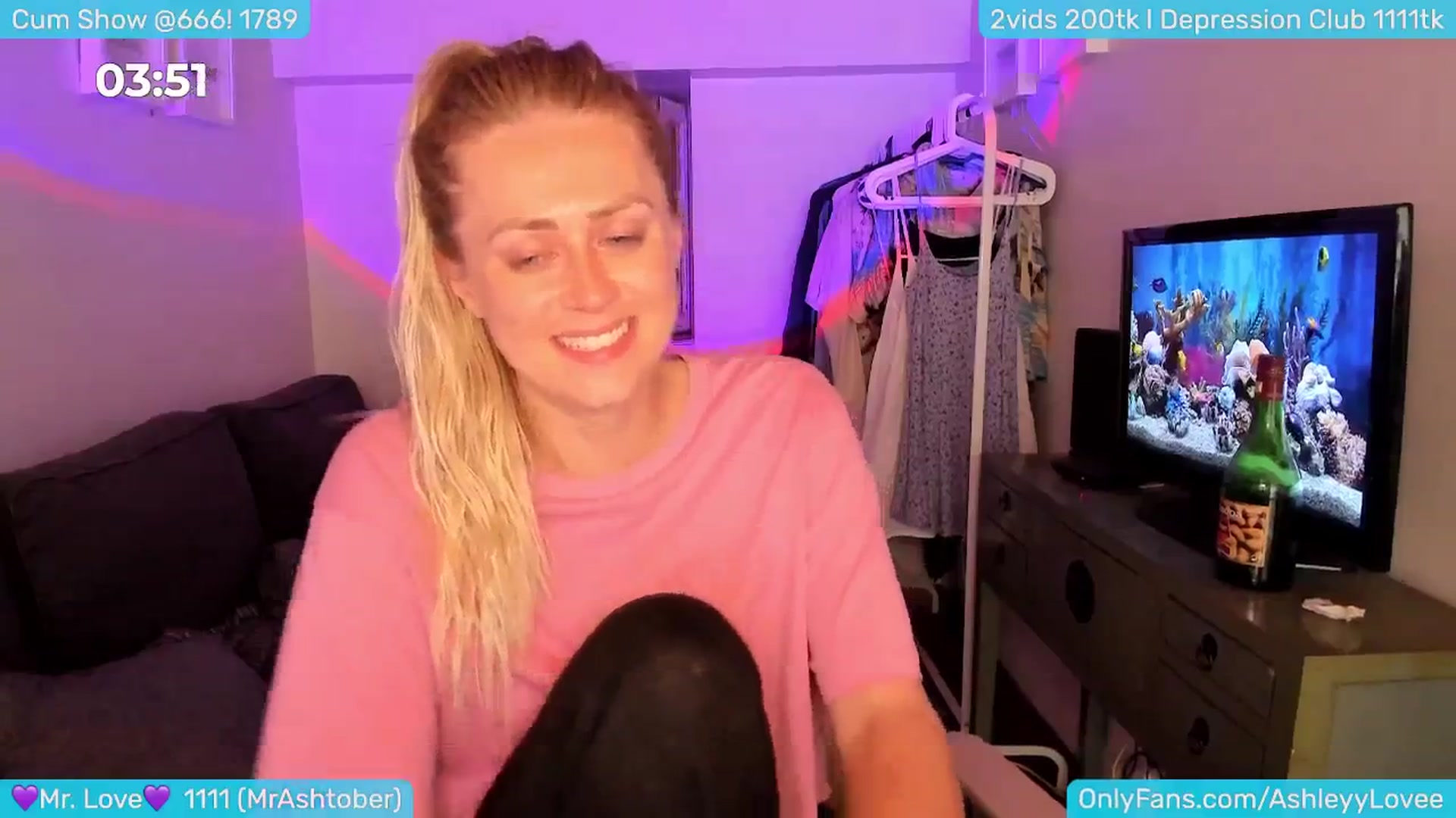 Gallery image thumbnail from AshleyLove's myfreecams stream on, 07/07/2024, 24:26 image 6 of 20