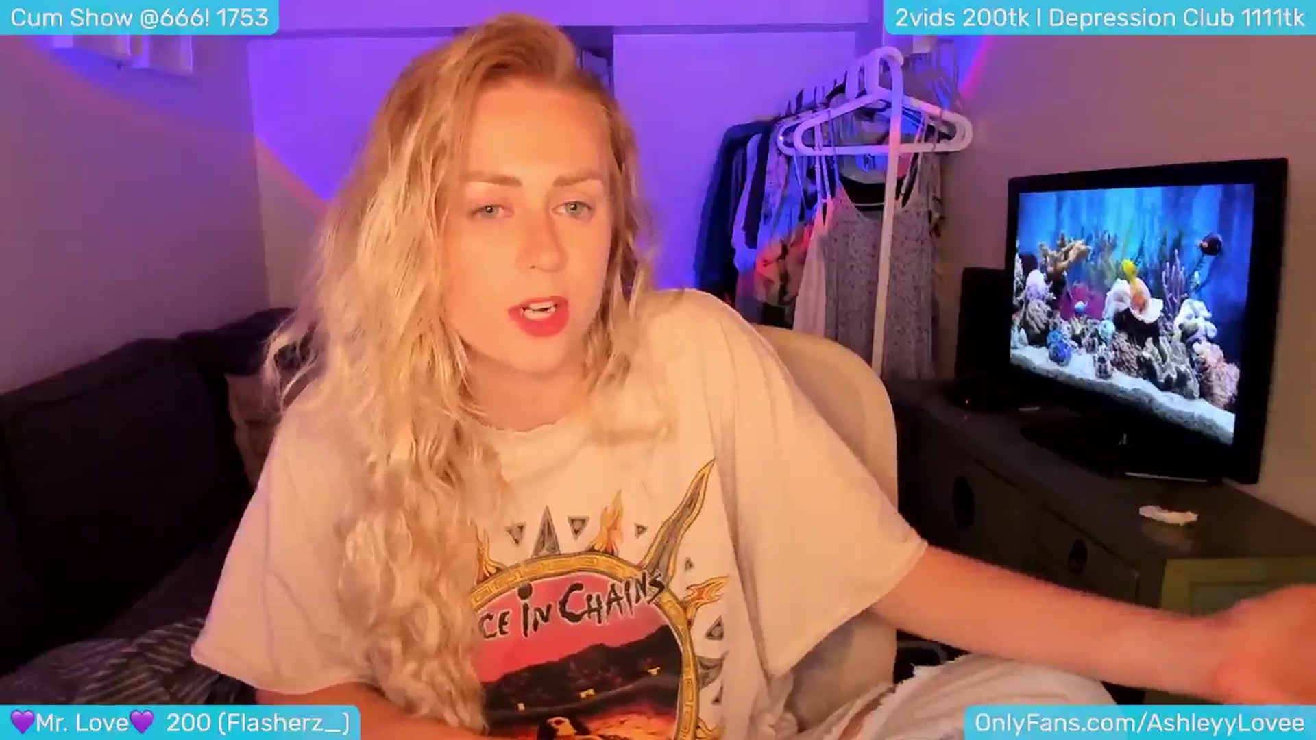 Gallery image thumbnail from AshleyLove's myfreecams stream on, 07/09/2024, 24:02 image 5 of 20