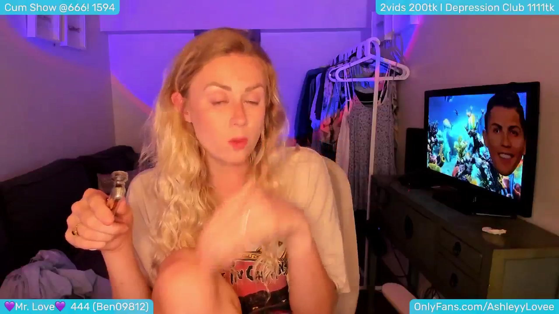 Gallery image thumbnail from AshleyLove's myfreecams stream on, 07/09/2024, 24:02 image 18 of 20