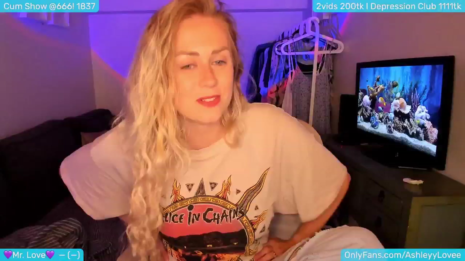 Gallery image thumbnail from AshleyLove's myfreecams stream on, 07/09/2024, 24:02 image 1 of 20