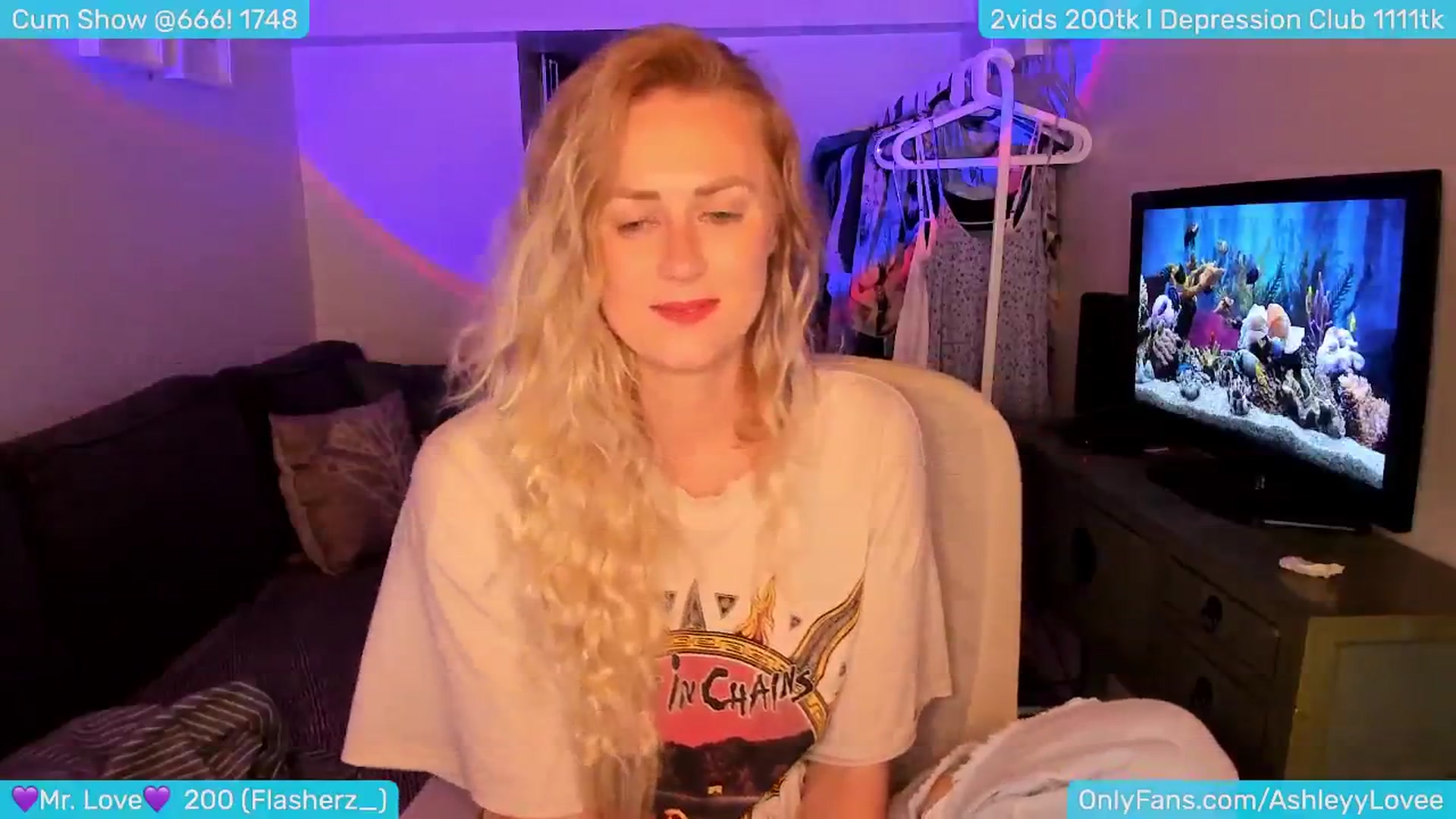 Gallery image thumbnail from AshleyLove's myfreecams stream on, 07/09/2024, 24:02 image 7 of 20