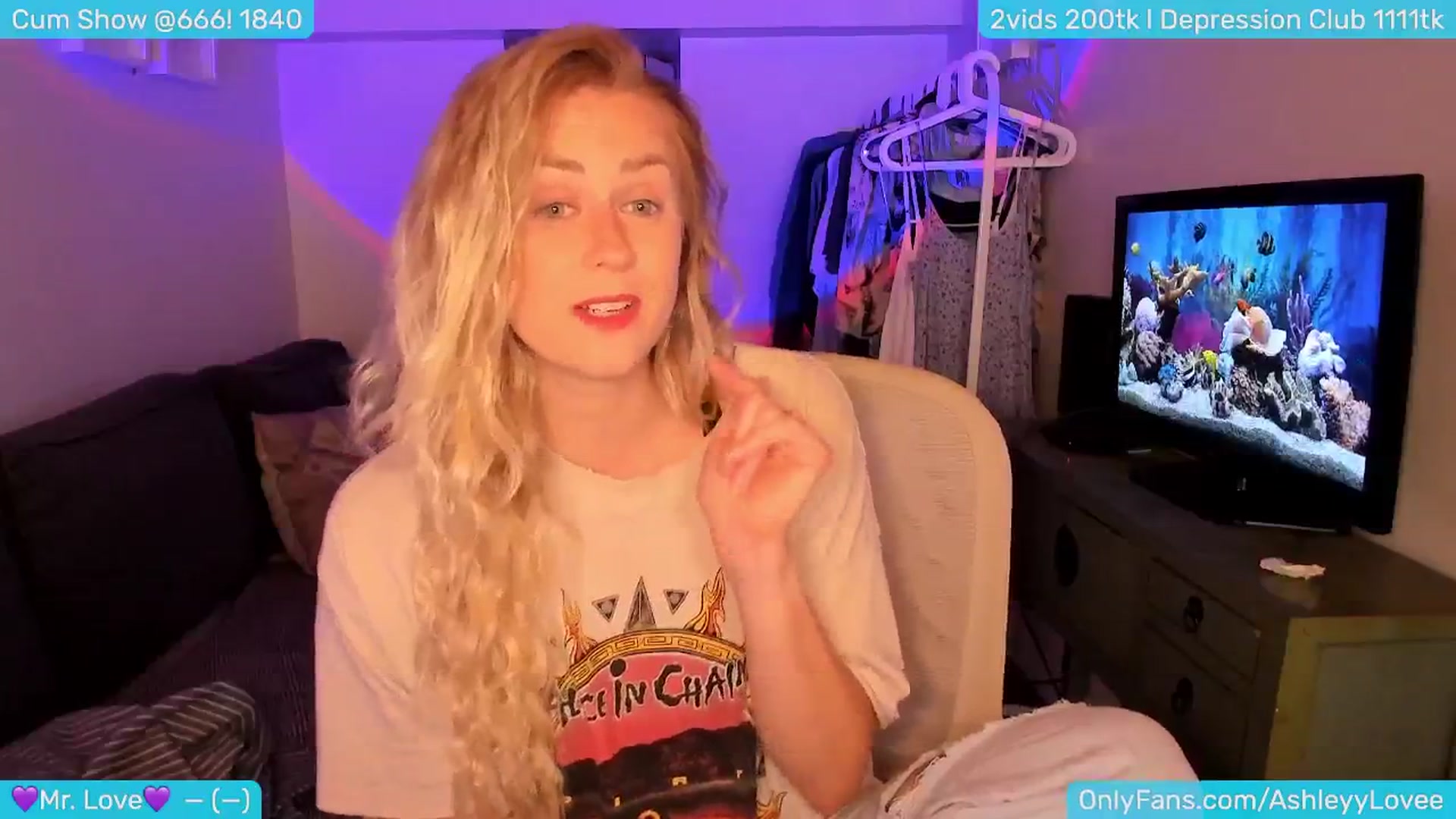 Gallery image thumbnail from AshleyLove's myfreecams stream on, 07/09/2024, 24:02 image 2 of 20